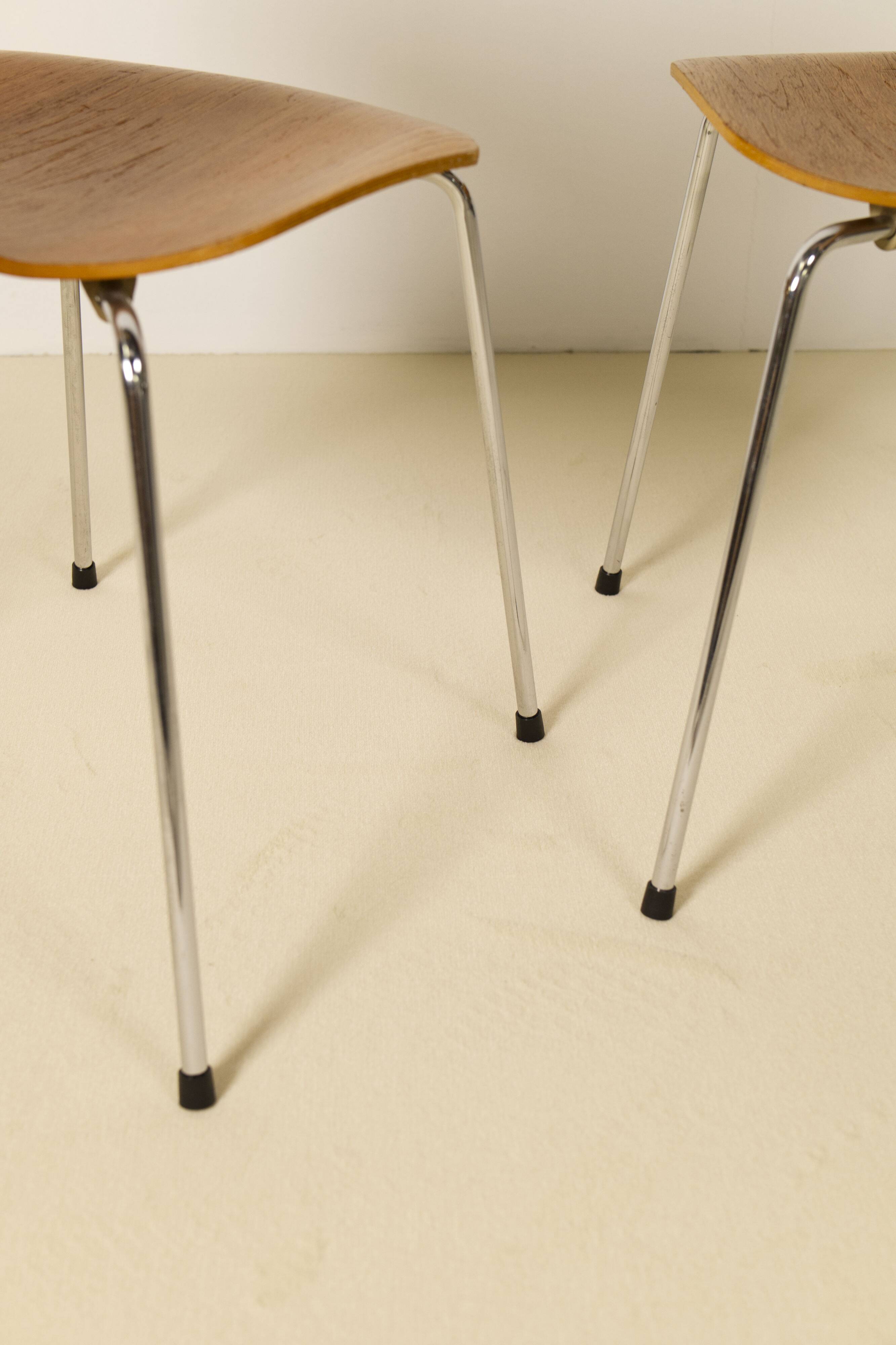 8 chaises T en teck, conçues par Arne Jacobsen pour Fritz Hansen, années 1980