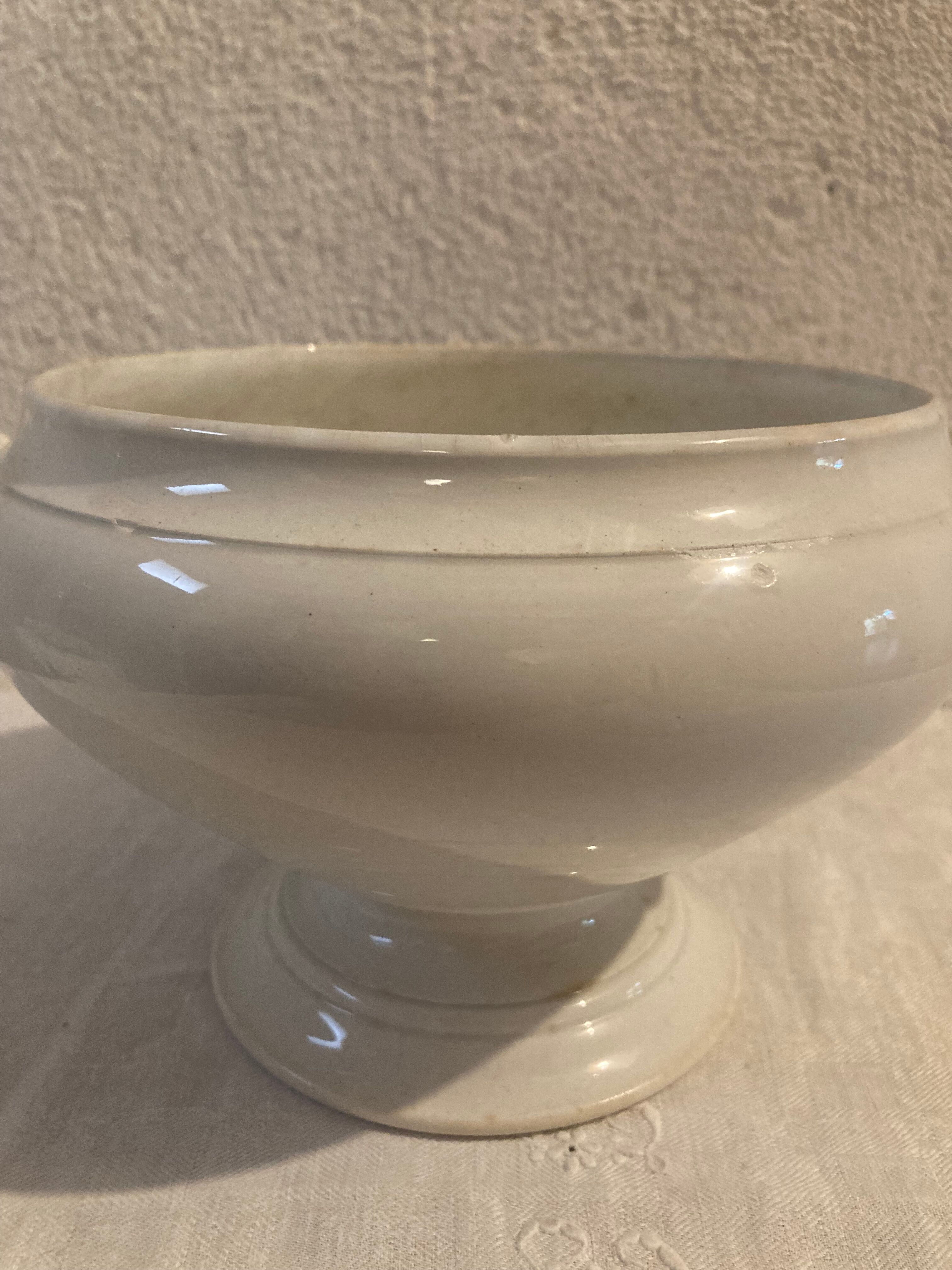 19th century tureen of Montereau