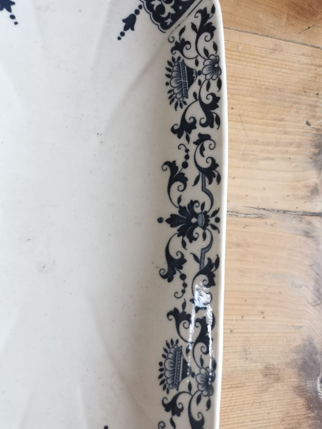 Serving dish in iron earth