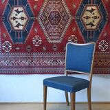 Wall rug with oriental patterns.