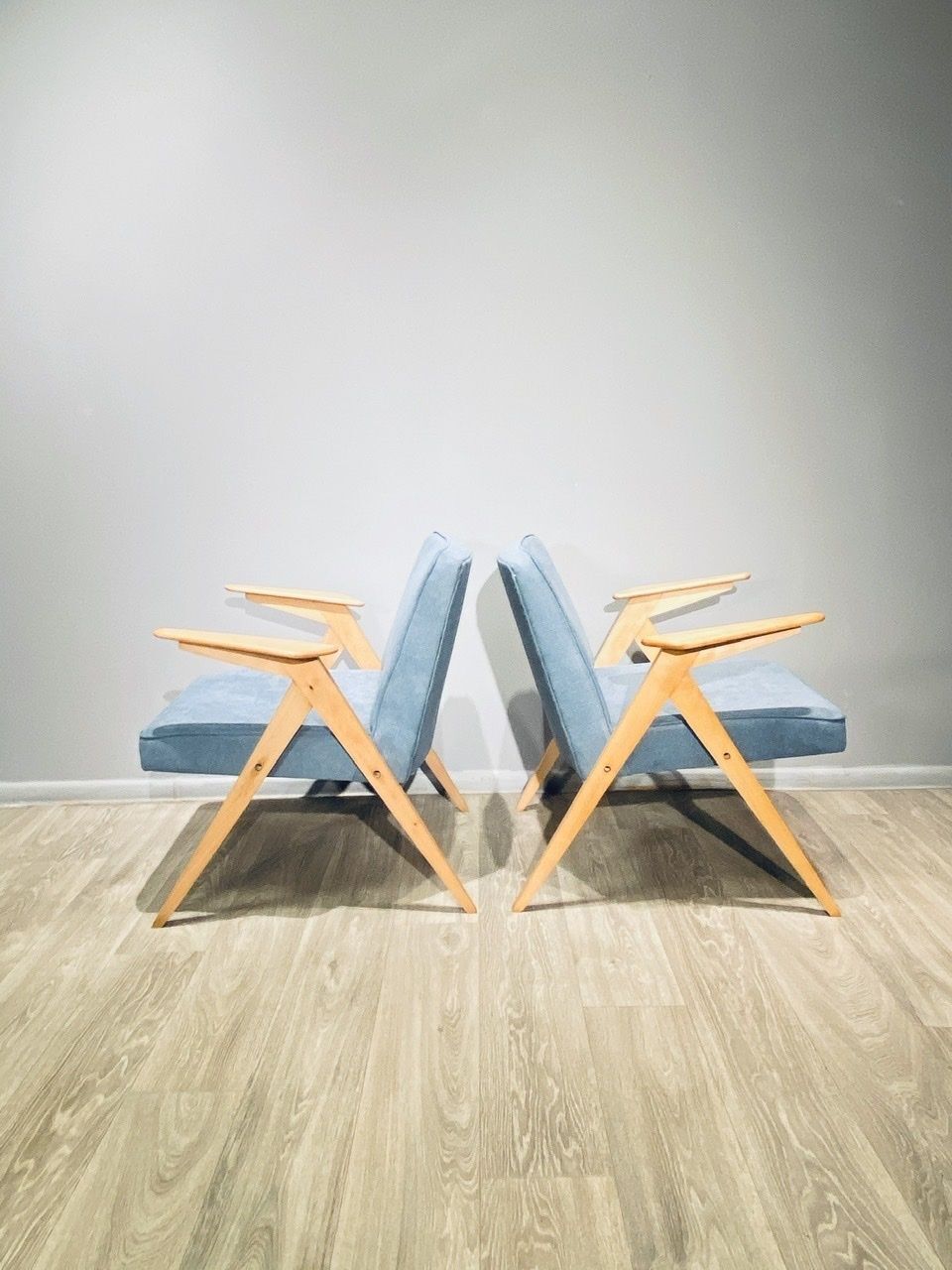 Paire de fauteuils par J. Chierowski 1960