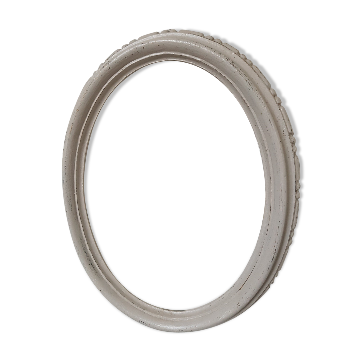 Oval frame patinated linen