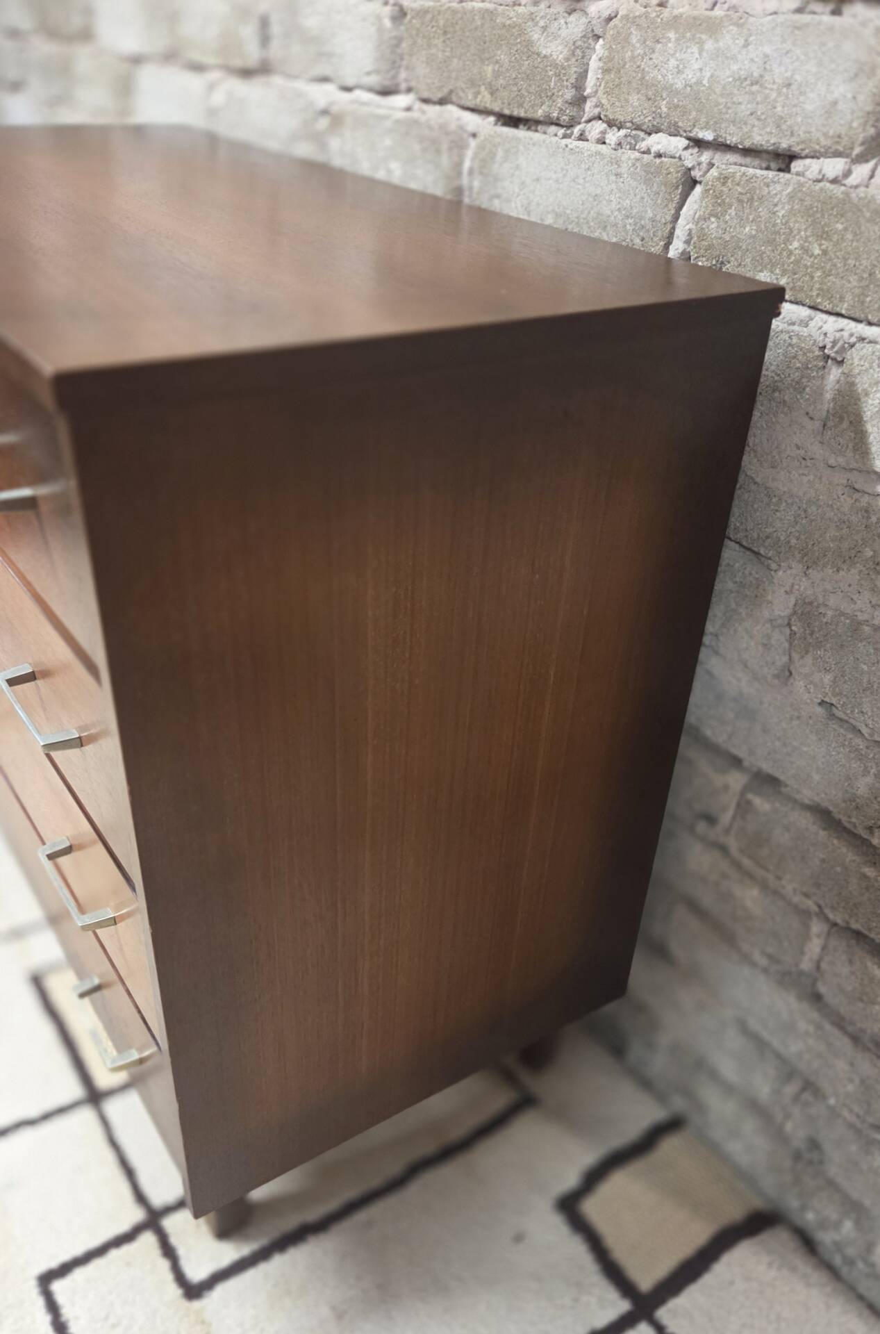 Commode vintage 4 tiroirs en bois – années 60/70