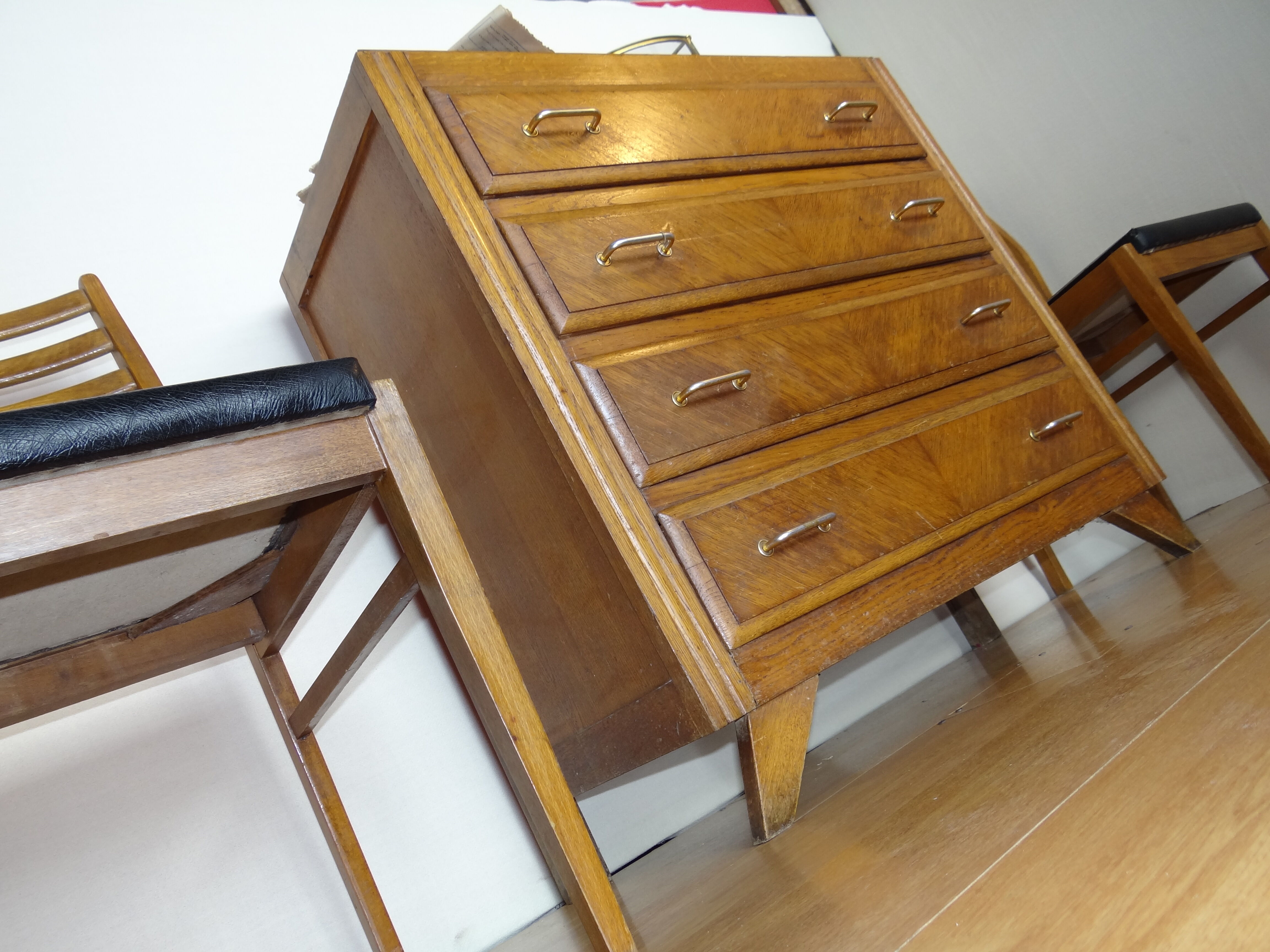 Dresser 1950