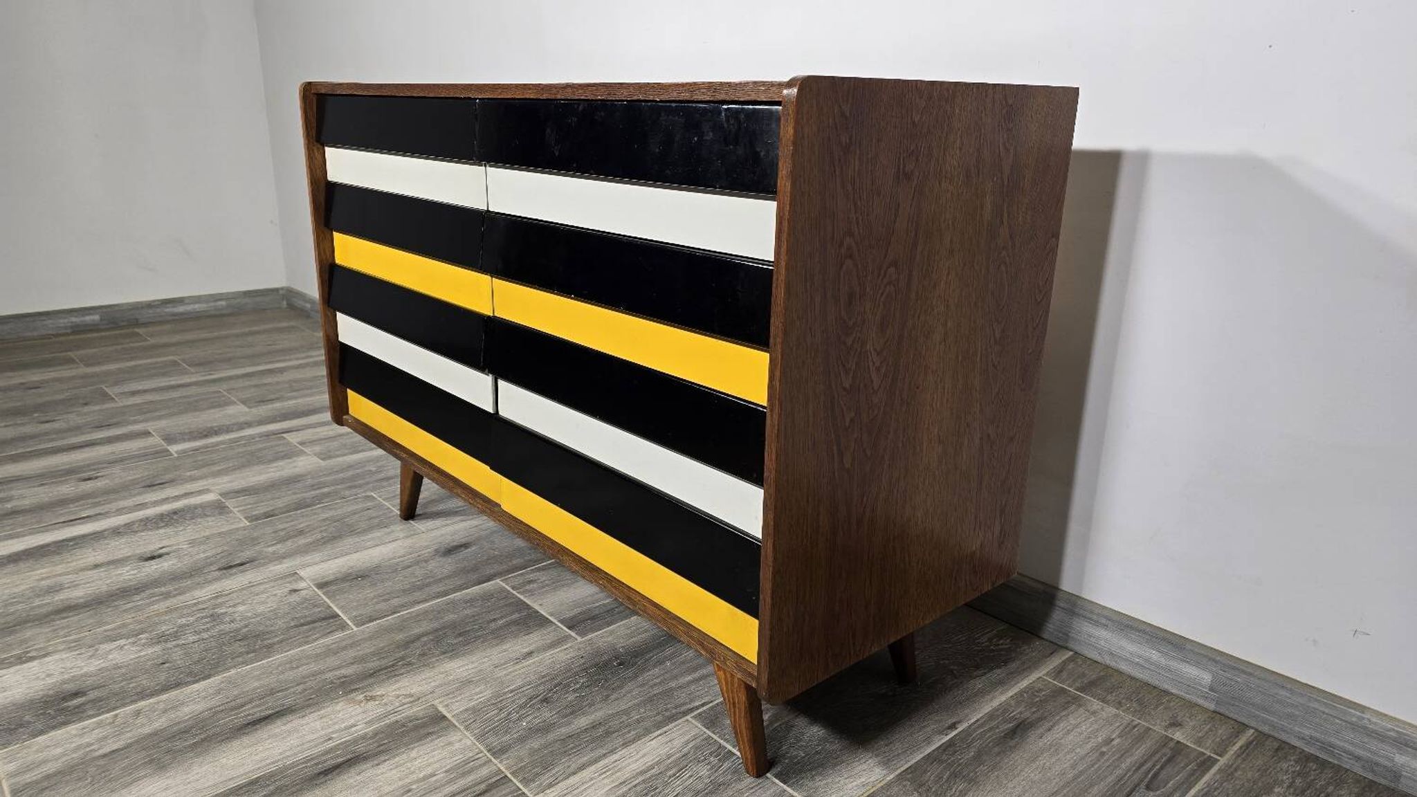 Buffet de Jiri Jiroutek pour Interior Prague, années 1960