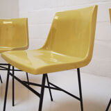 Ensemble de six chaises à manger en fibre de verre moulée des années 1960 par Miroslav Navratil