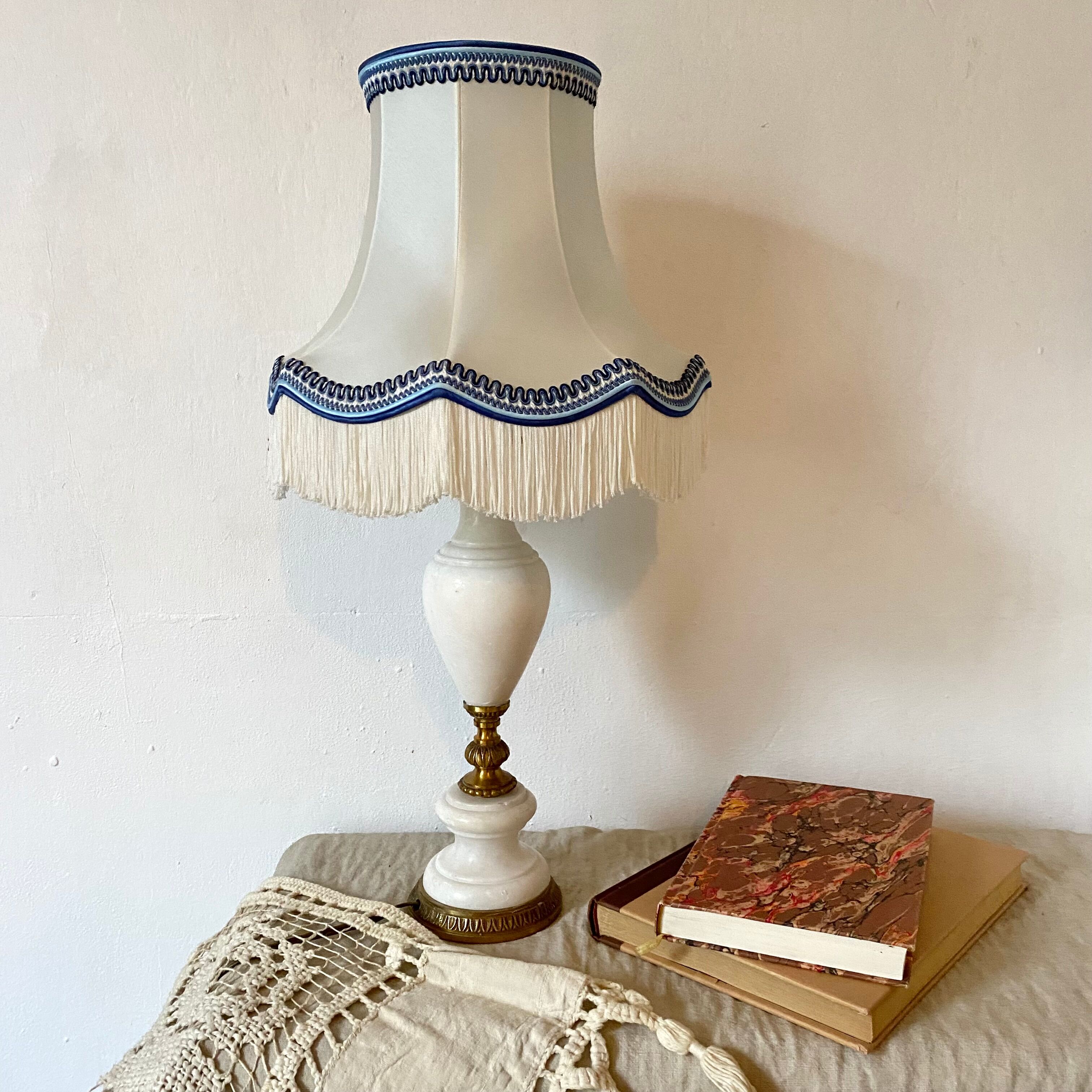 Antique lamp in albaster and brass
