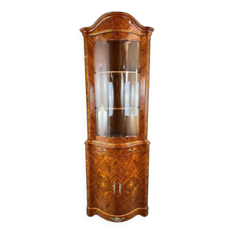 Vitrine d’angle en marqueterie, XXe Siècle