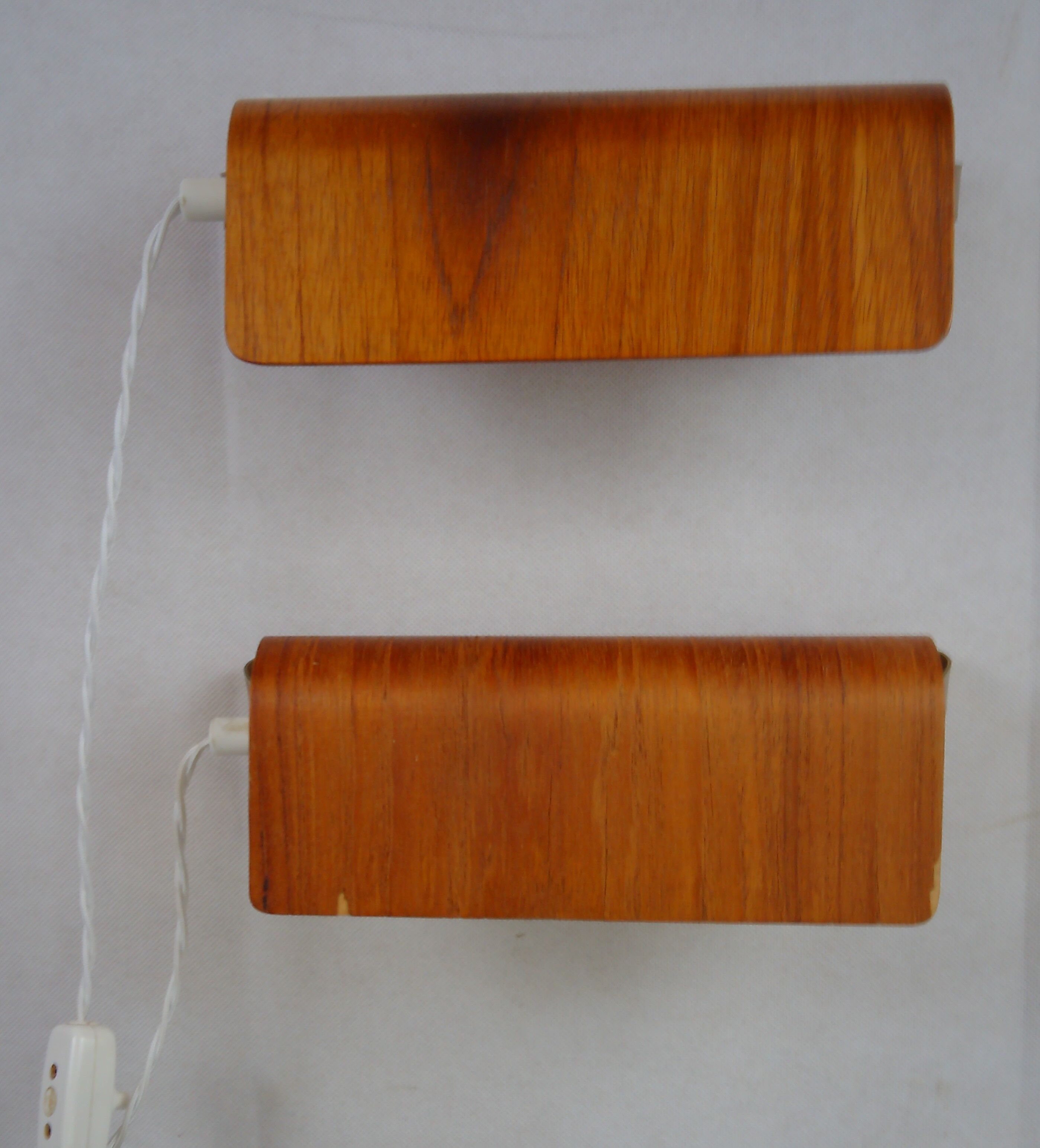 Pair of teak bedside sconces, model V321 from Nator