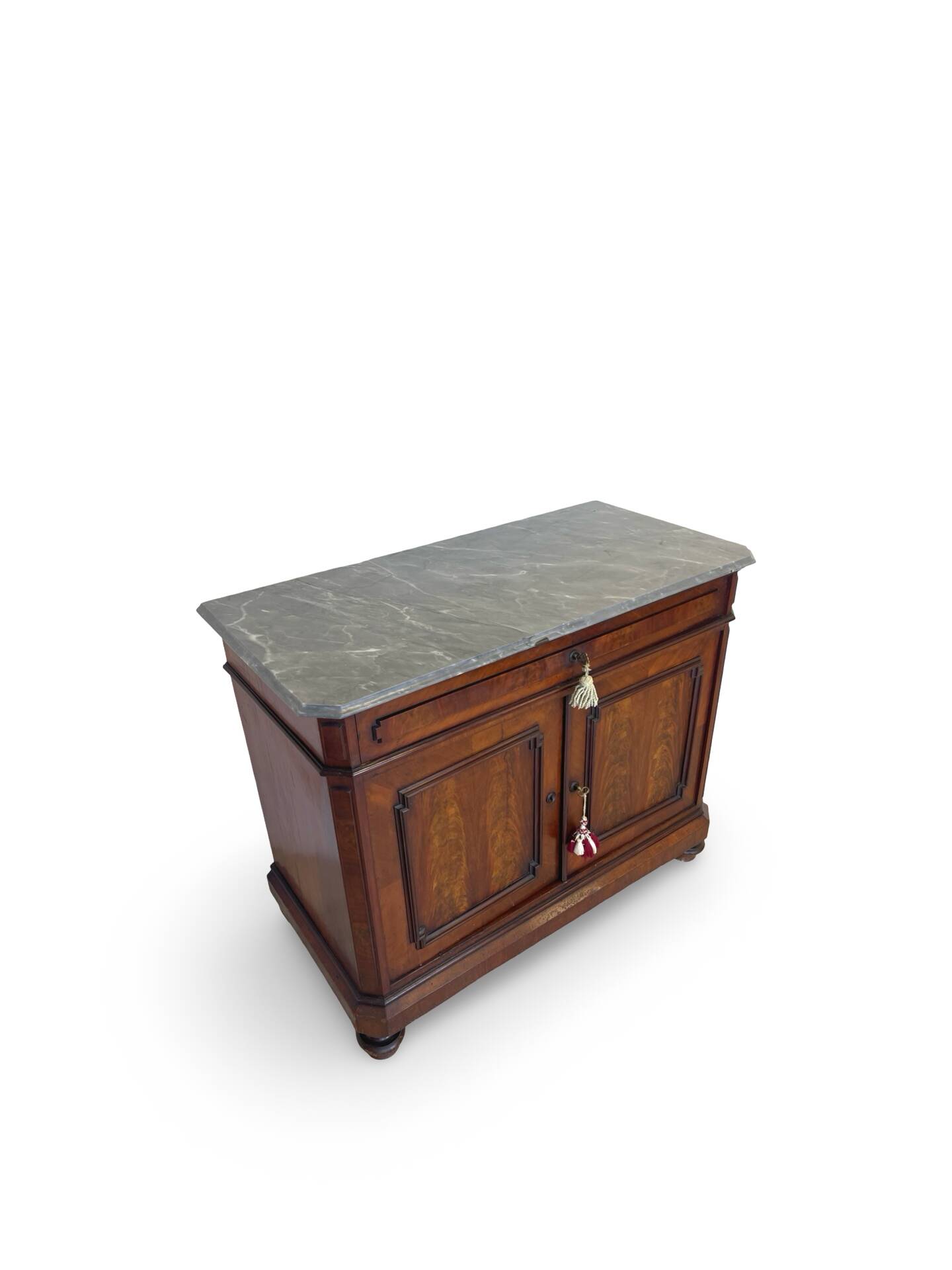 Commode Umbertino en acajou et noyer, 19e siècle.