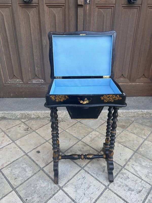 Travailleuse, table d'appoint Napoléon III en bois noirci – fin XIXe siècle, rénovée