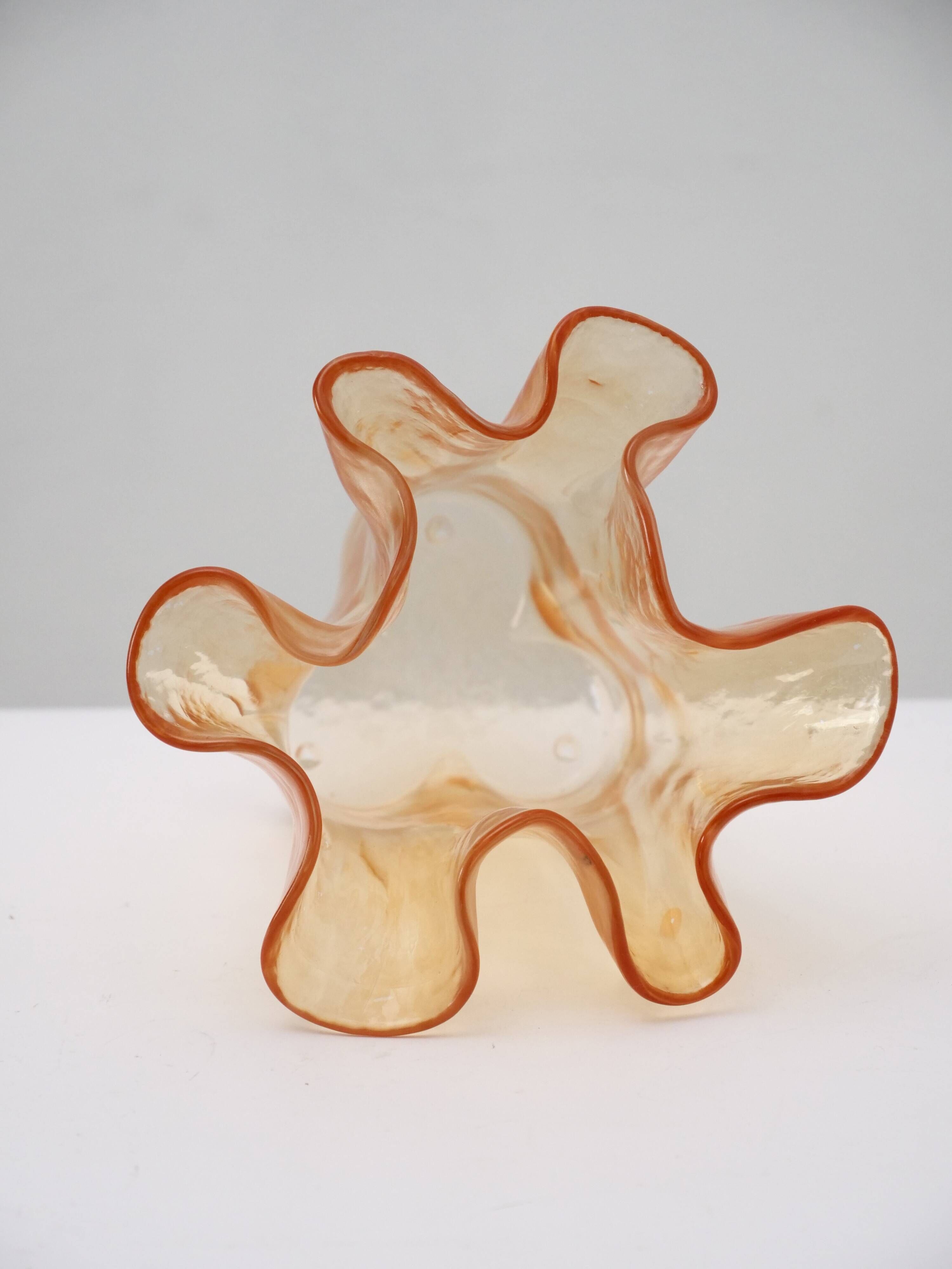 Vase mid century de Pertii Kalioninen, Muurla rose orangé, Finlande