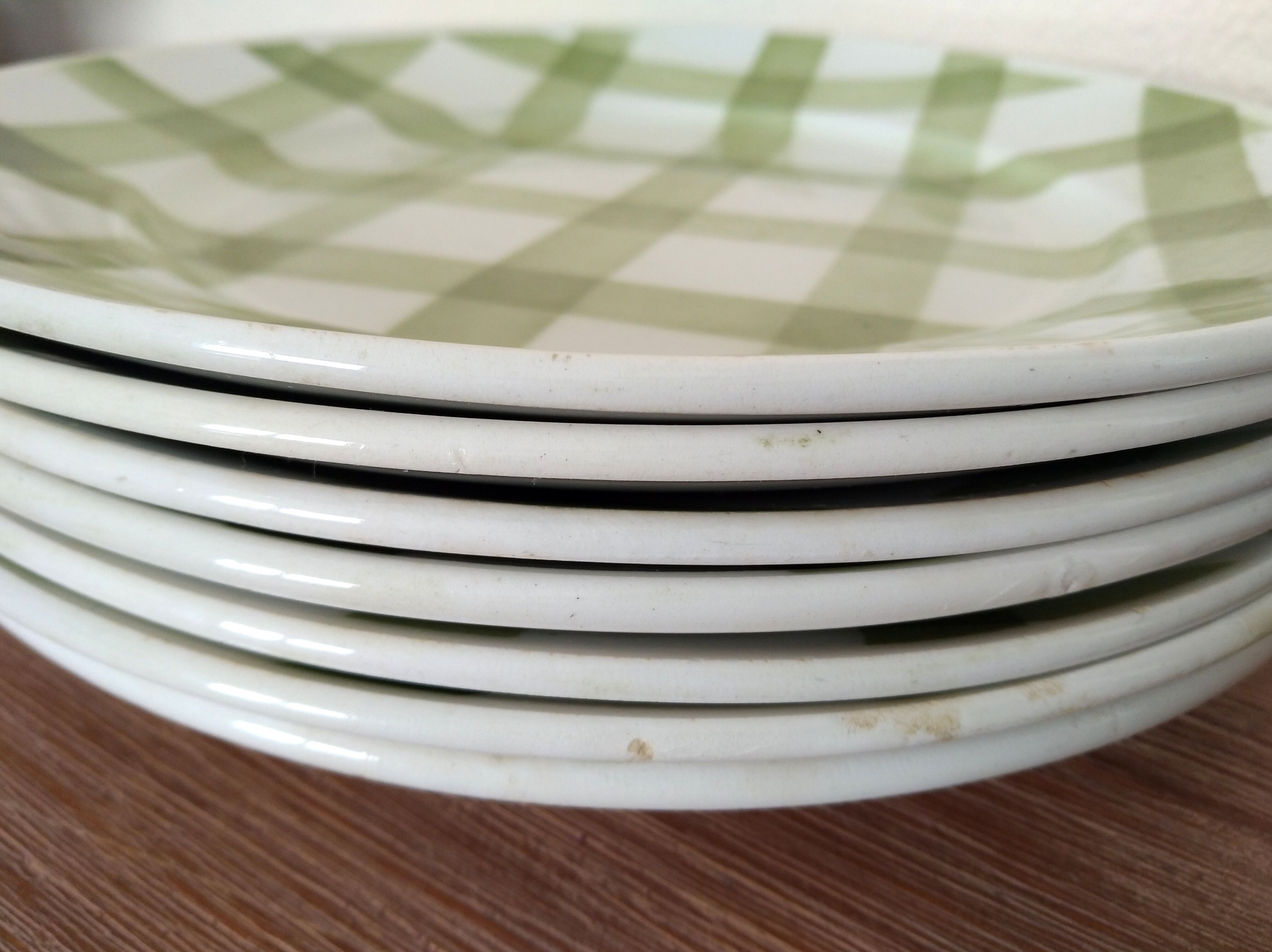 All 7 dinner plates and 7 hollow mill of wolves