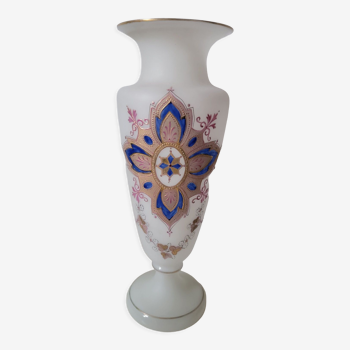 Vase haut, décoration relief