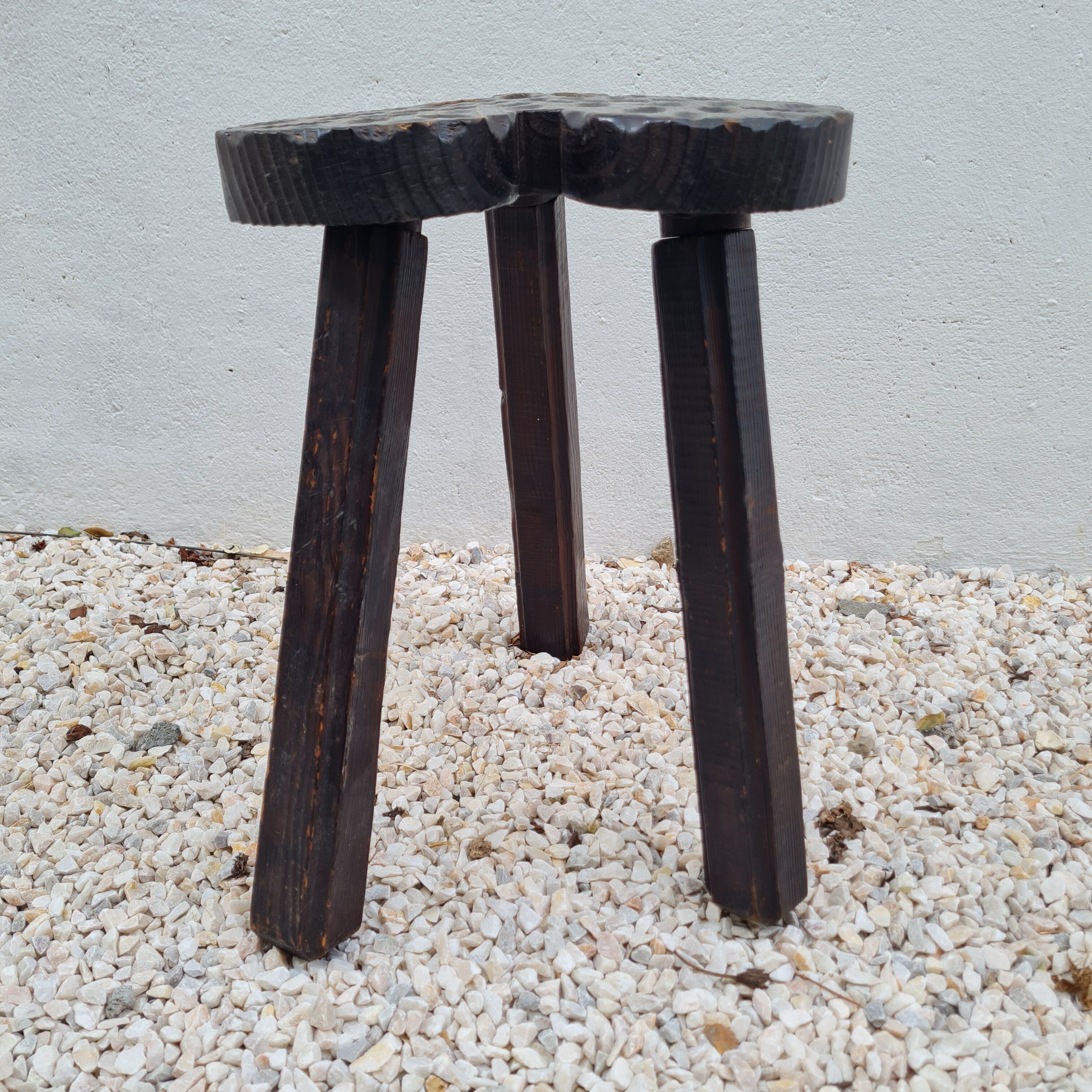 Heart tripod milking stool