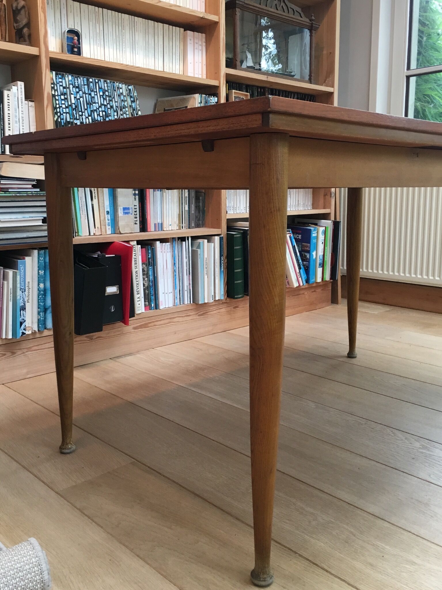 Teak dining table with compass feet, 4-6 people