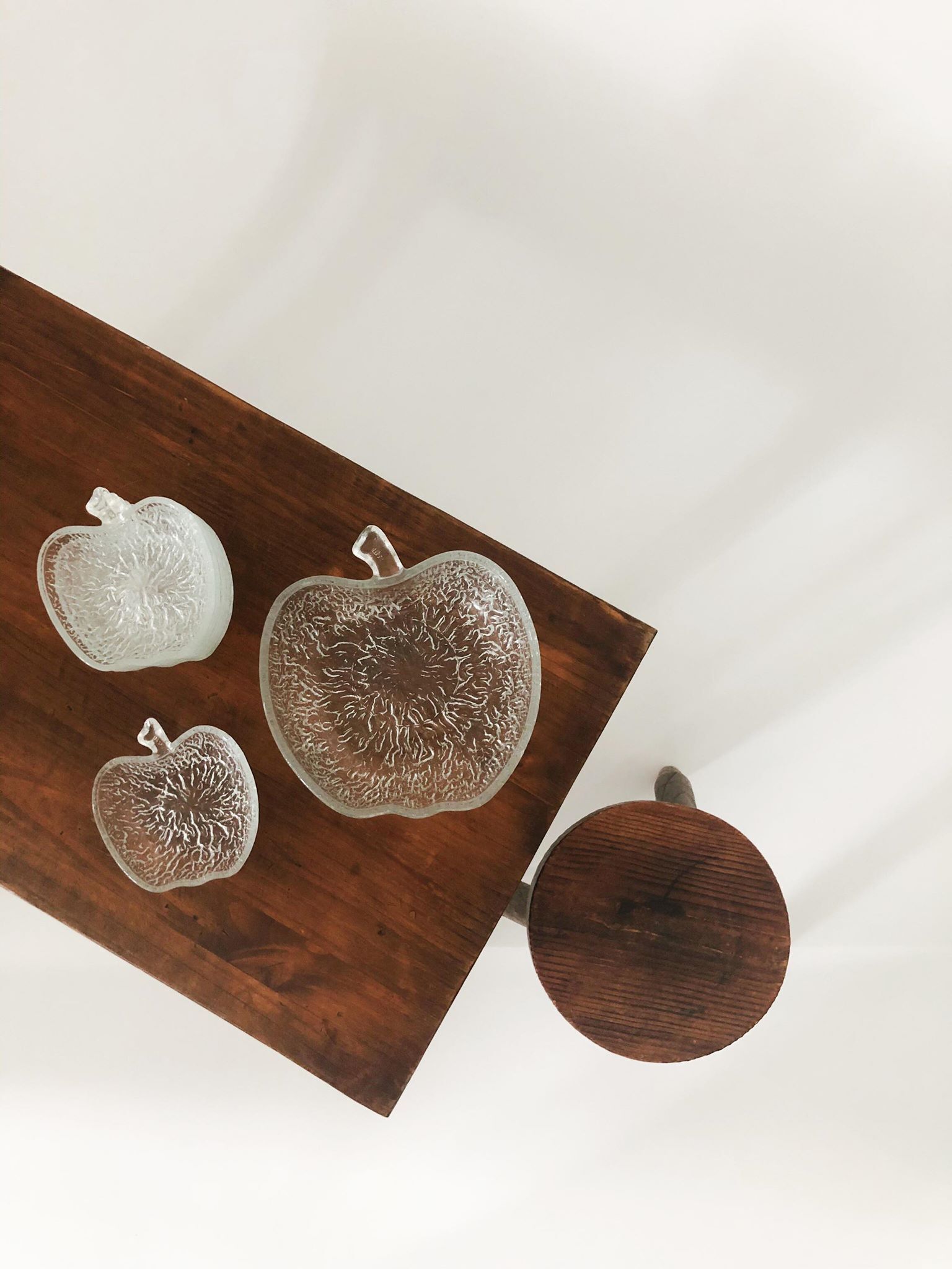 Dessert service apple salad and 6 cups