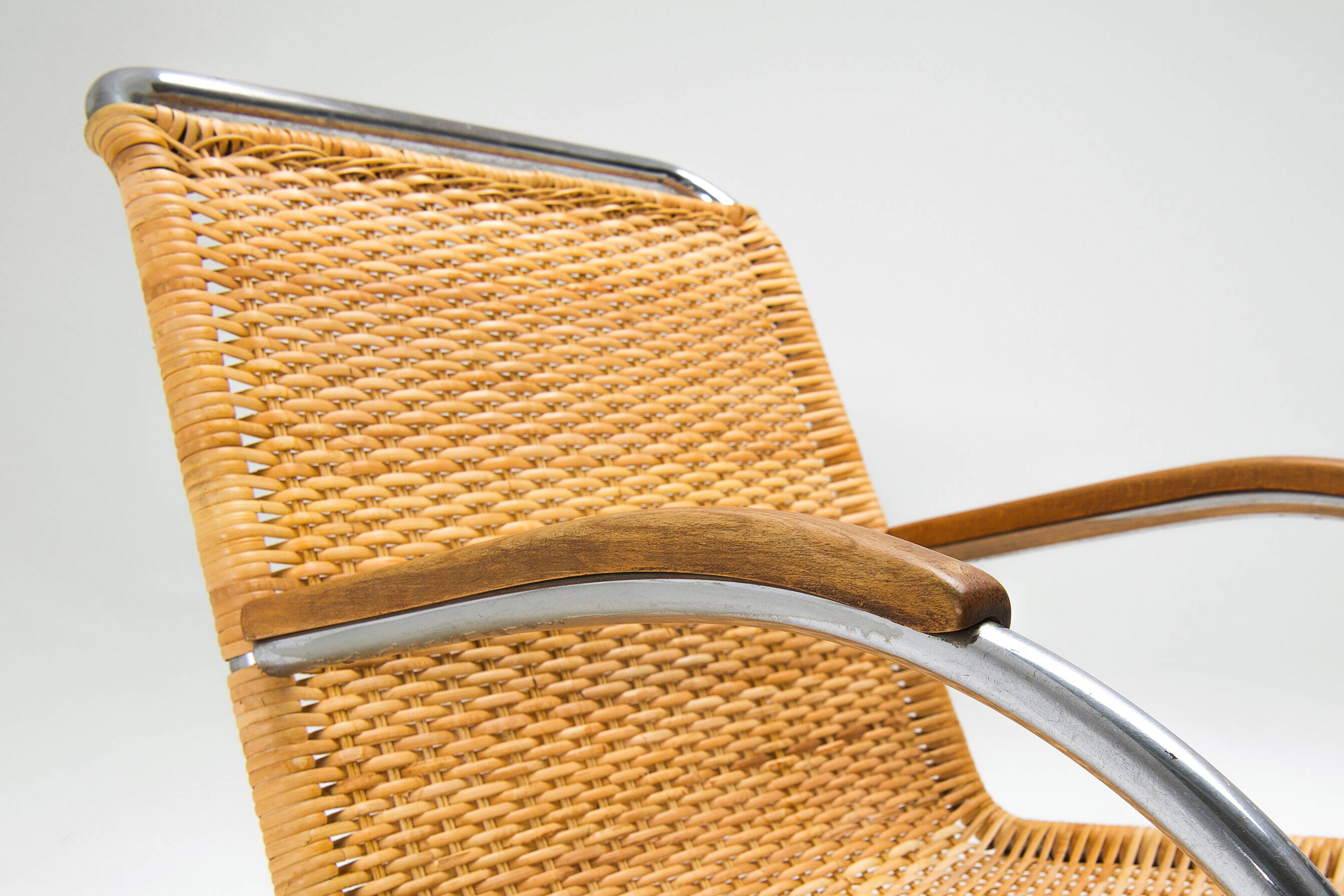 Tubular Cantilever Lounge Chair - Bas van Pelt