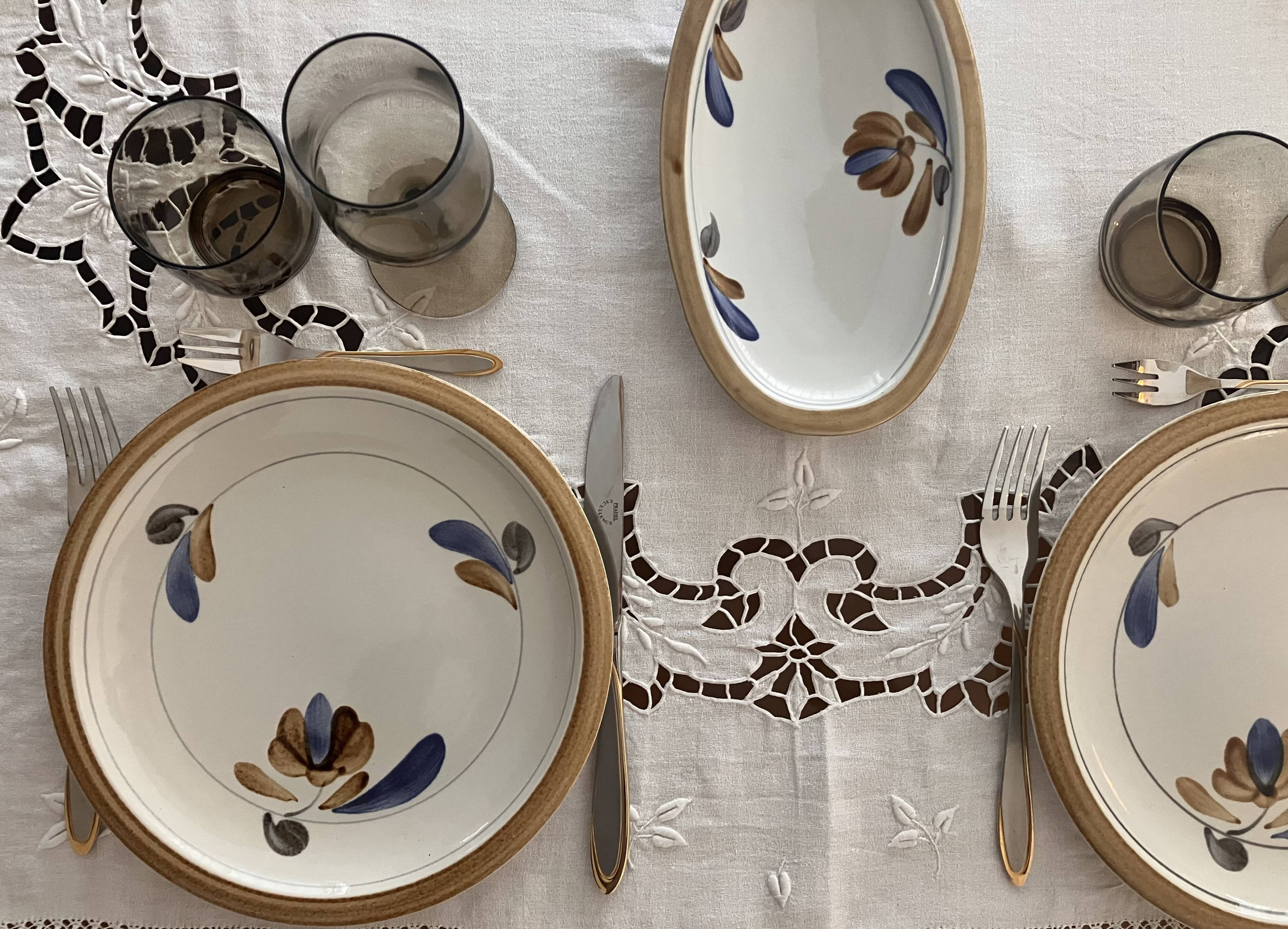 Service of flat plates Boch Keramis La Louvière Belgium for 19 settings.