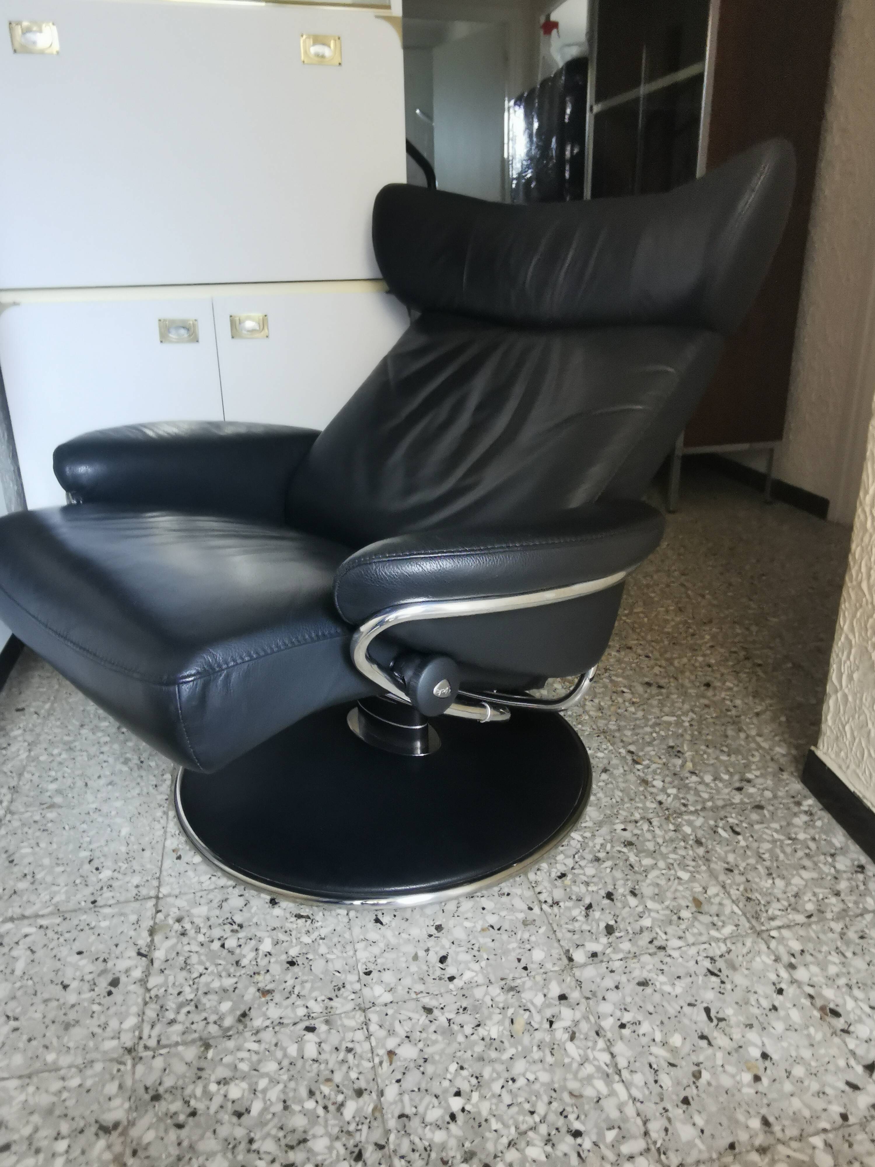 Stressless chair ekorness jazz grained leather and his foot rests