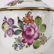 Sucrier ancien en porcelaine blanche peinte, Europe