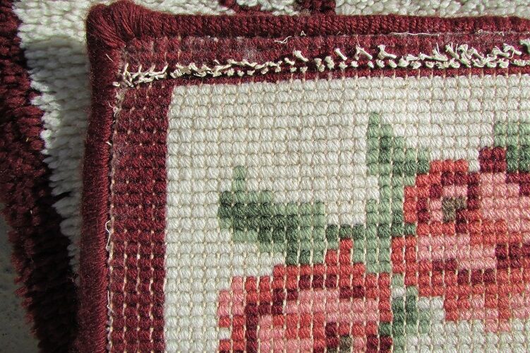 Romantic white and burgundy rug, 190 x 150 cm