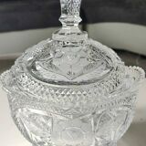 Large Bonbonniere/Drageoir in Bohemian crystal. Frosted floral motifs, diamond tip. Boho chic