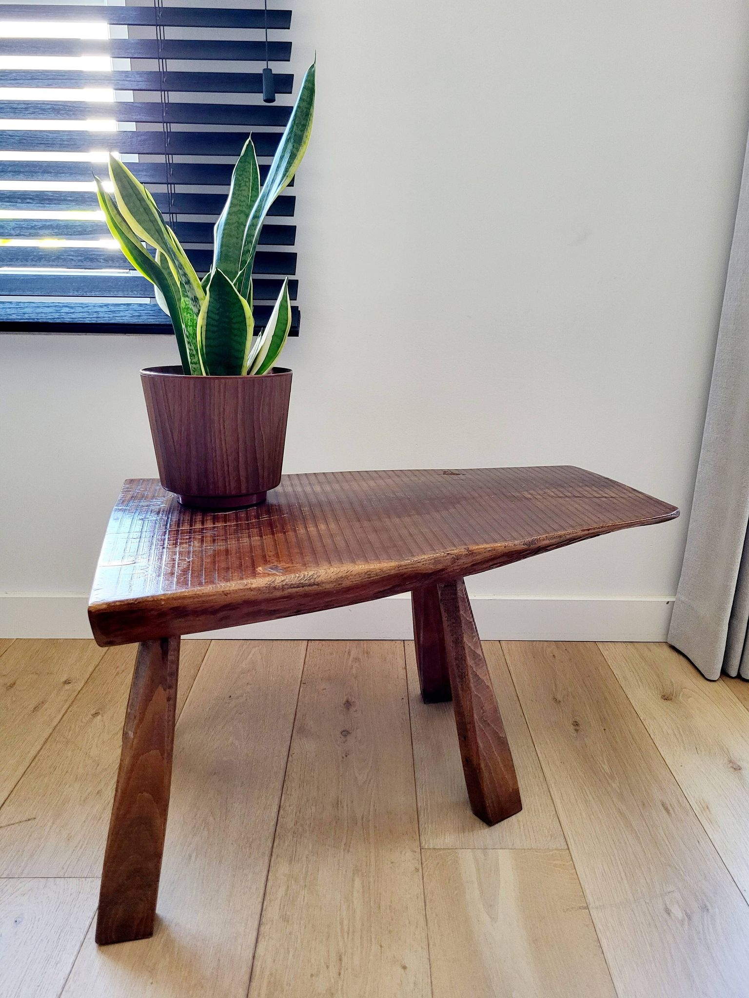 Banc ou table d'appoint en bois massif de tronc d'arbre, style brutaliste, 1960
