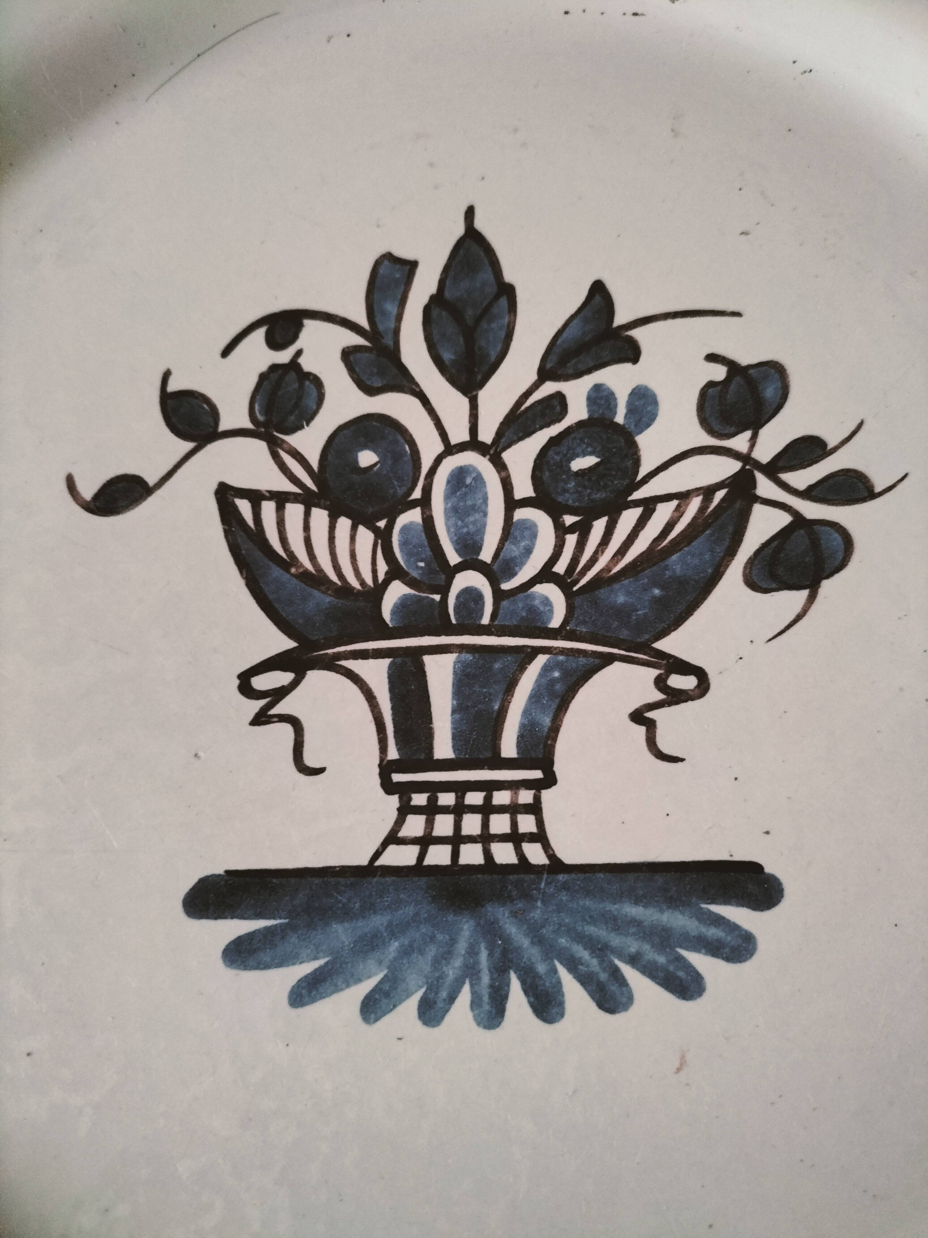 4 earthenware plates with old Rouen decoration, handmade blue floral basket