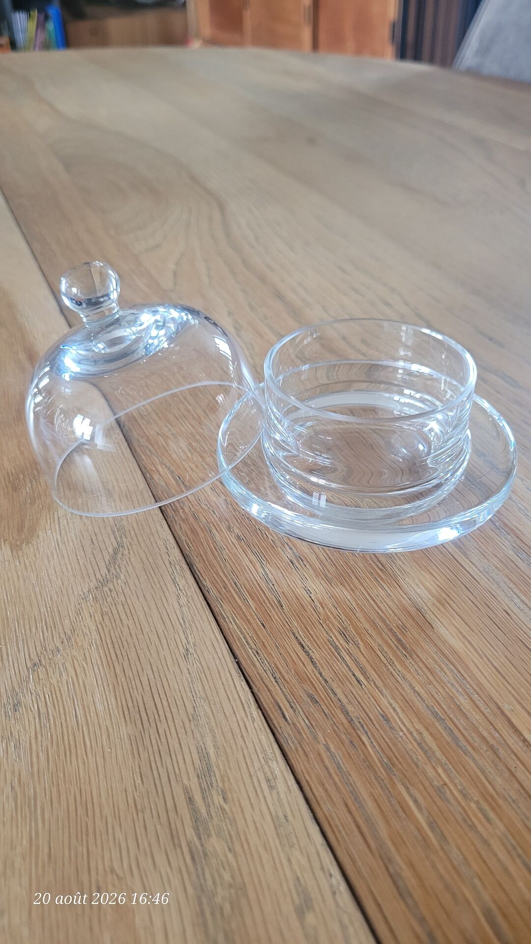 Beurrier en verre transparent,  avec cloche