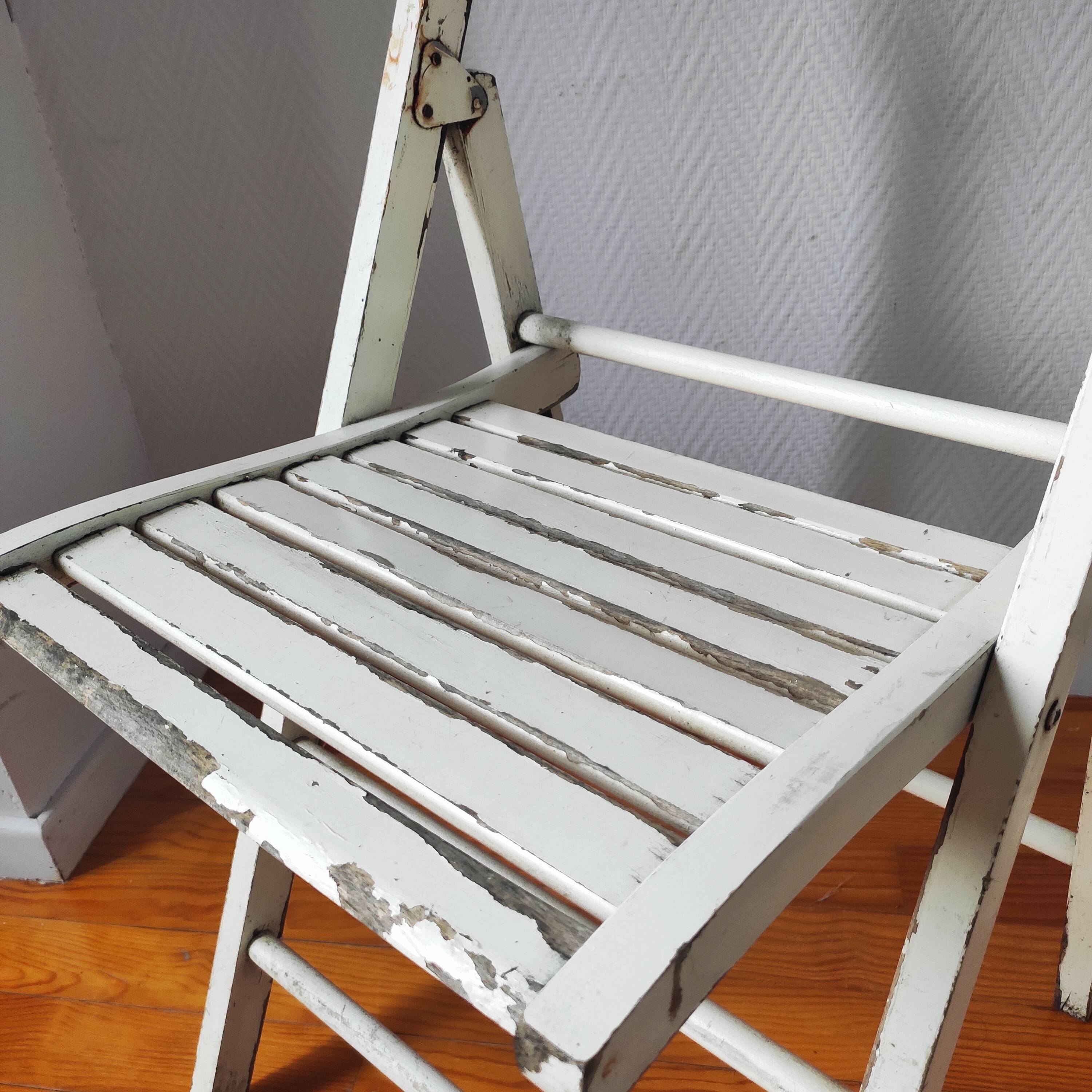 Set of 4 vintage folding chairs with wabi sabi patina