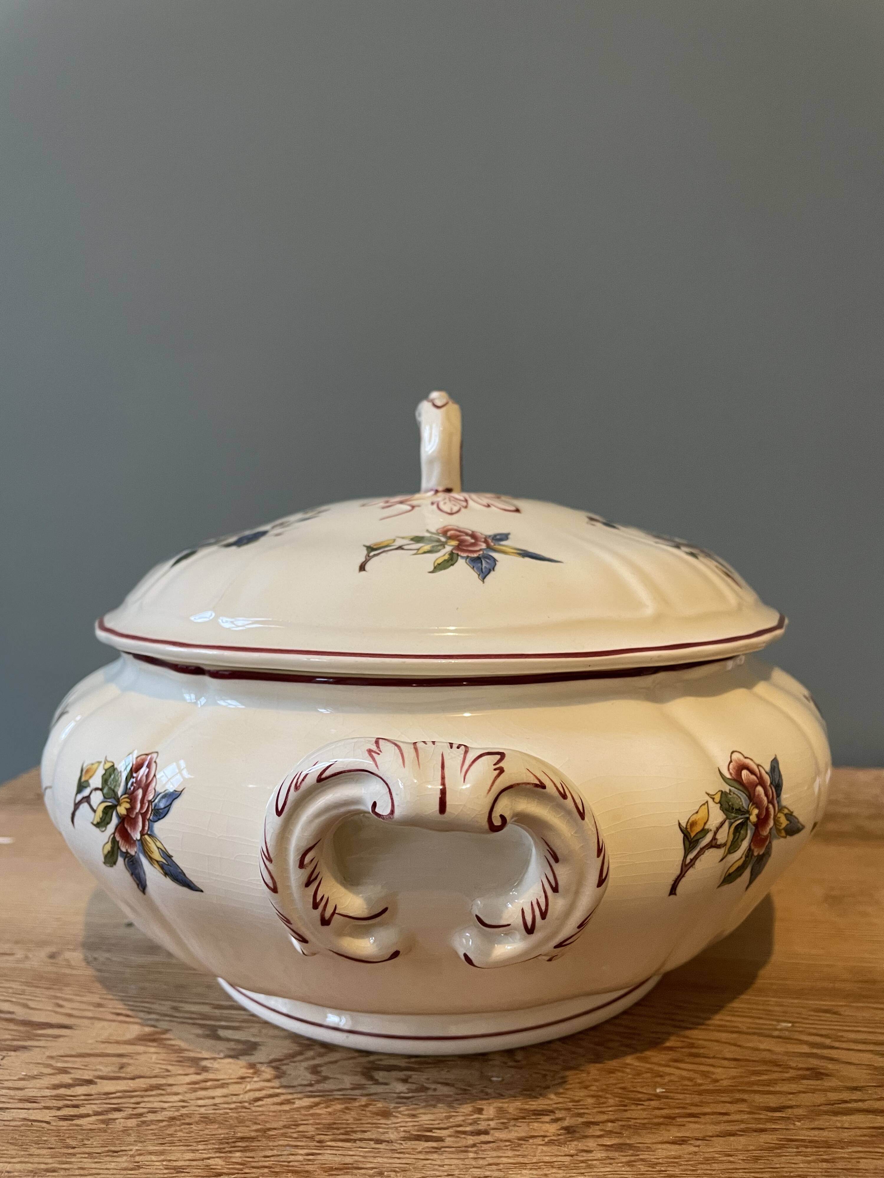 Old soup pot Villeroy and Boch Mettlach, Phoenix model