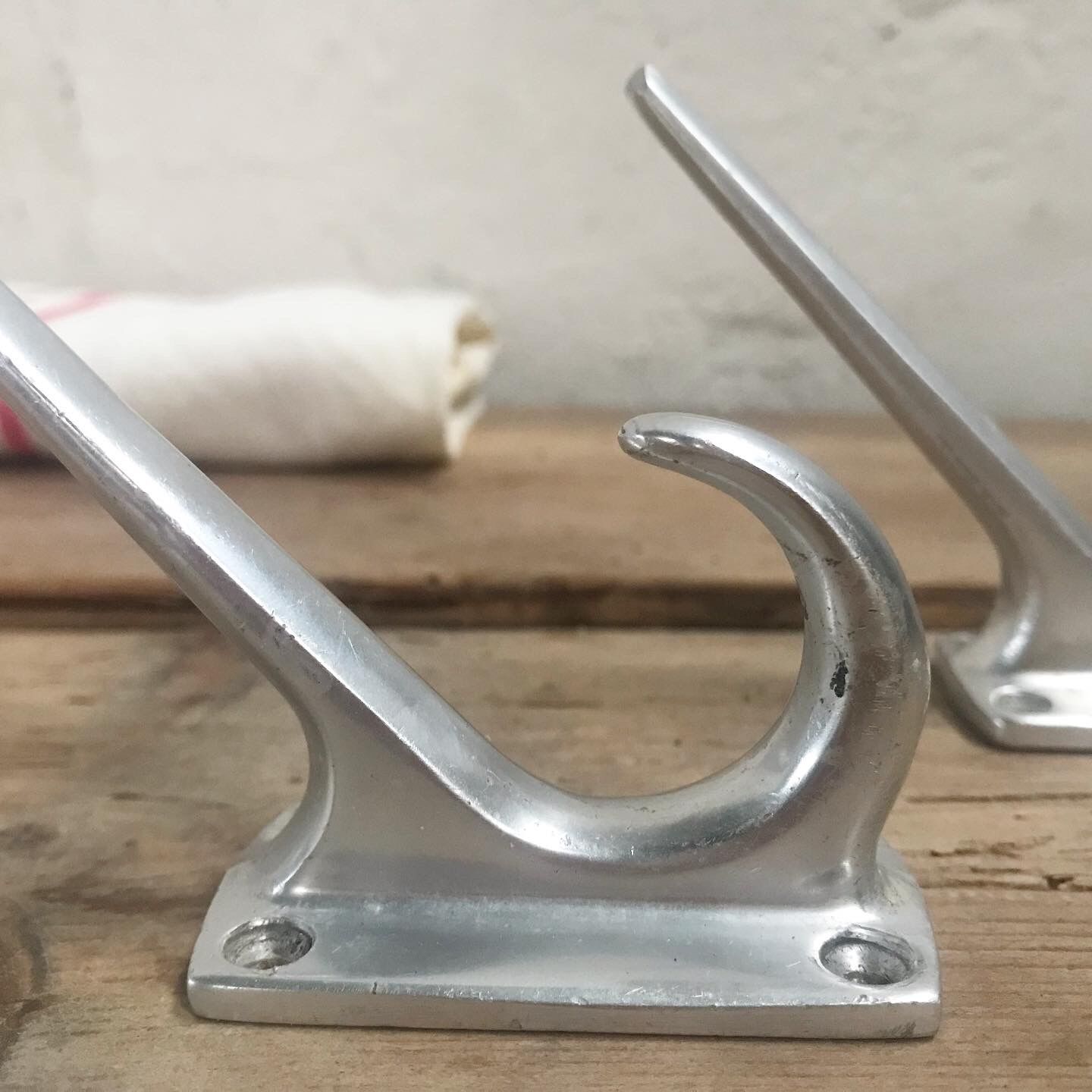 Paire de patères vintage