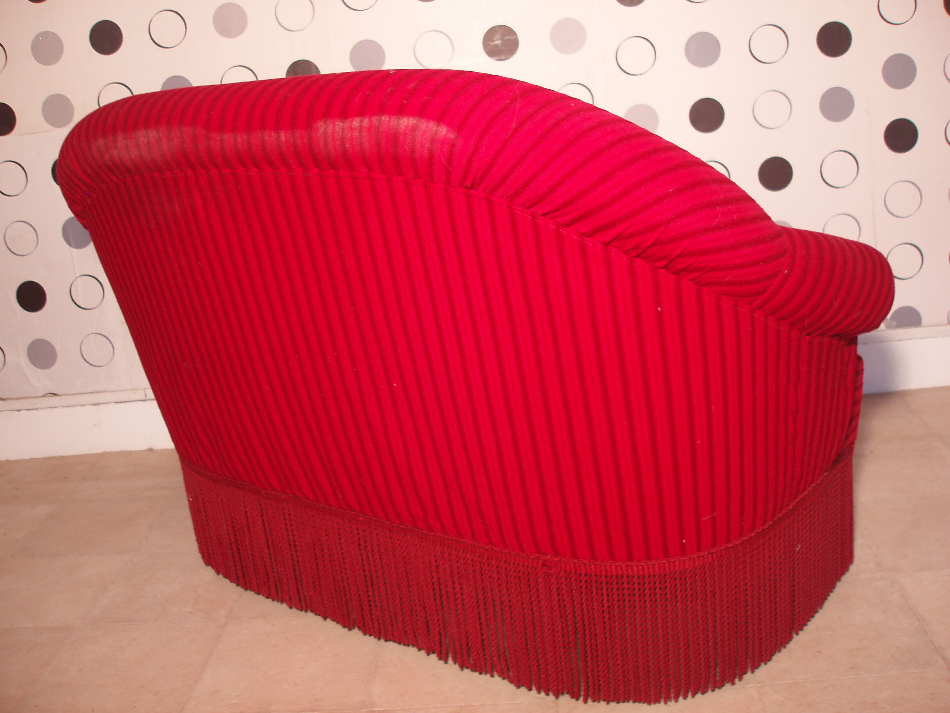 2-seater red velvet vintage sofa