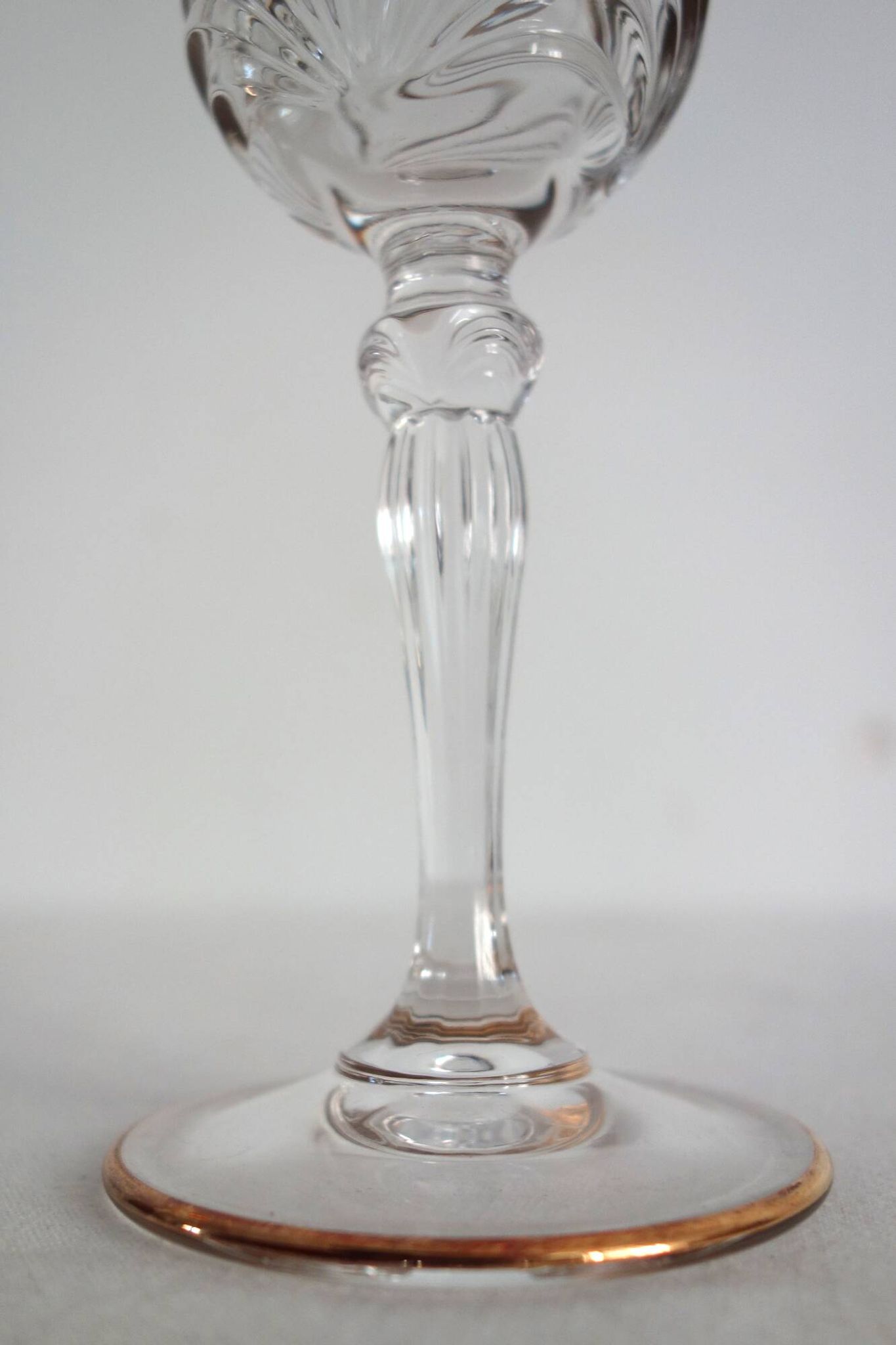 2 gold crystal wine glasses model Aurea by Royal crystal rock, Italy
