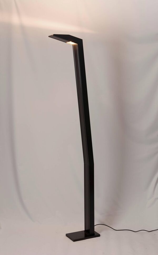 Lampadaire en acier noir étage Marqué « E »