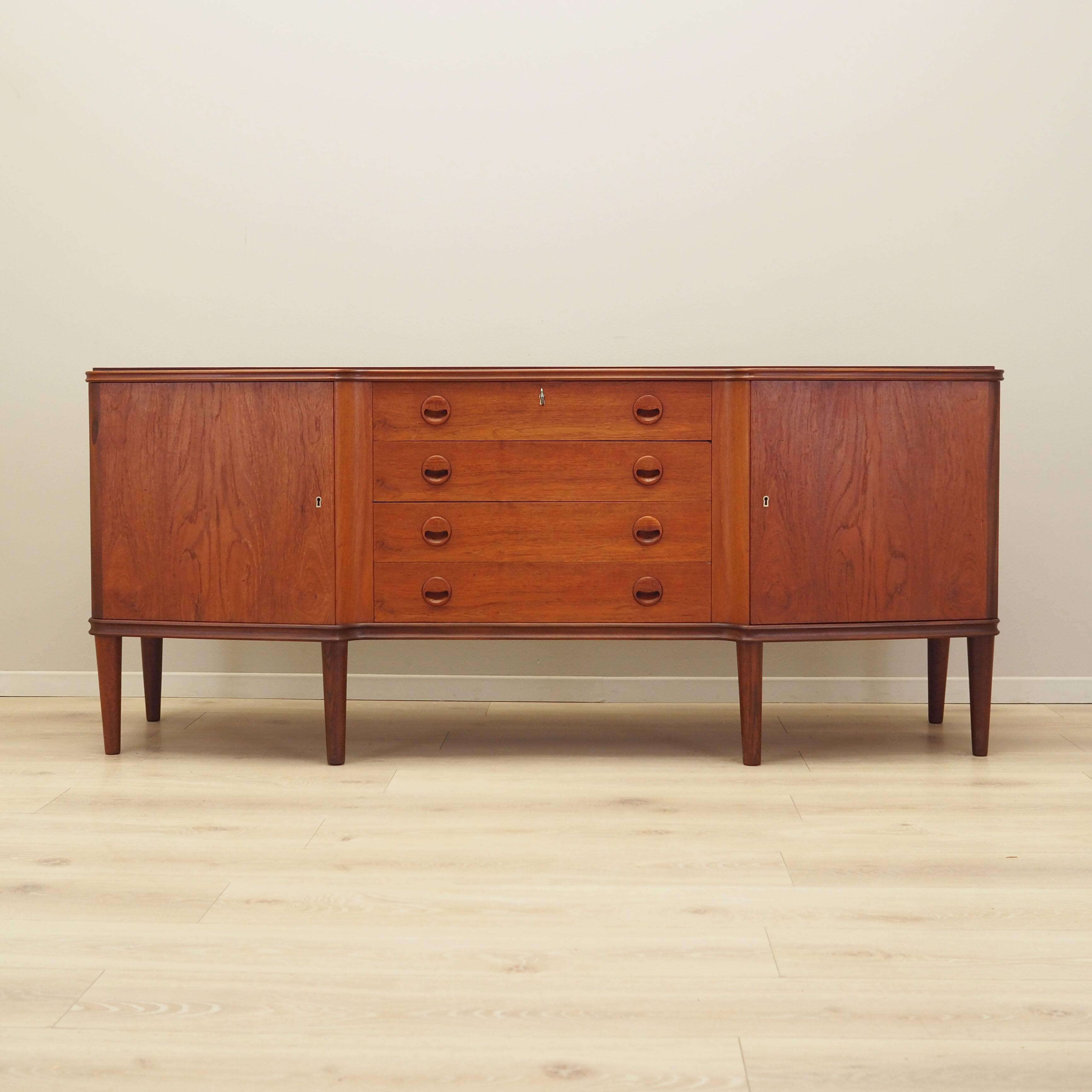 Buffet en teck, design danois, années 1960, production : Danemark