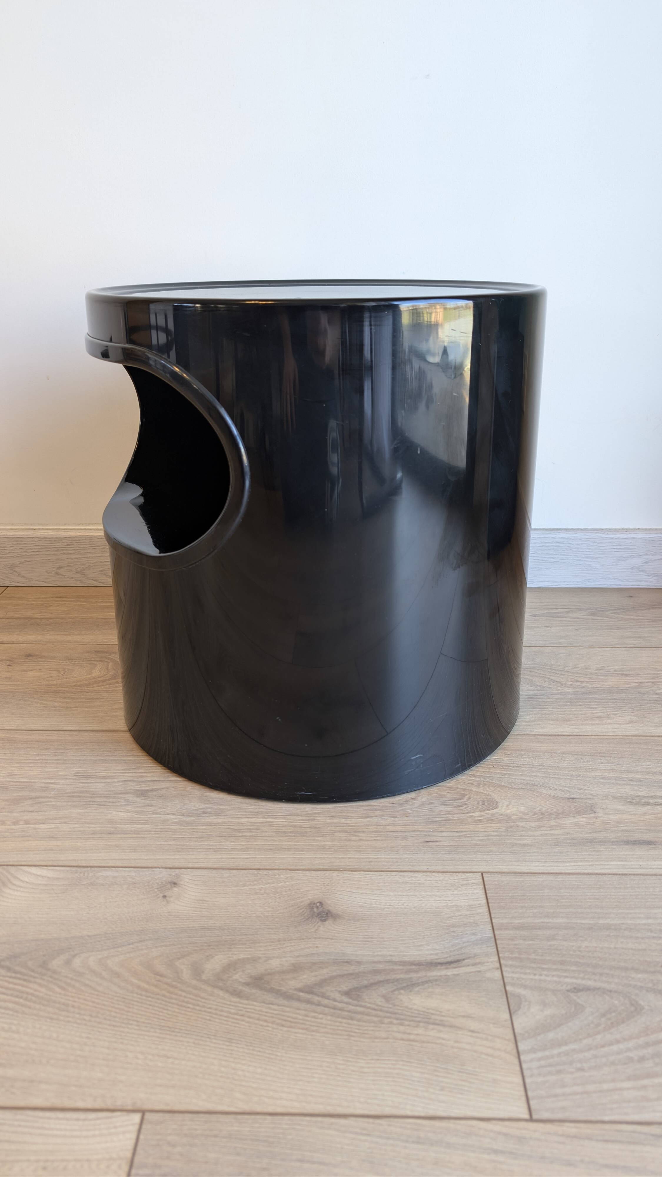 Bedside table Artemide design Emma Gismondi Schweinberger, Space A furniture