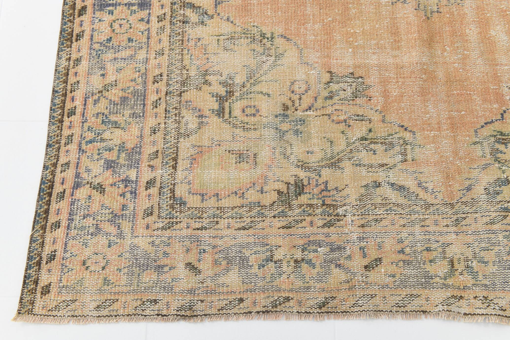 Tapis vintage en laine fait main, saumon doux et bleu marine, 183x264 cm