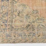 Tapis vintage en laine fait main, saumon doux et bleu marine, 183x264 cm