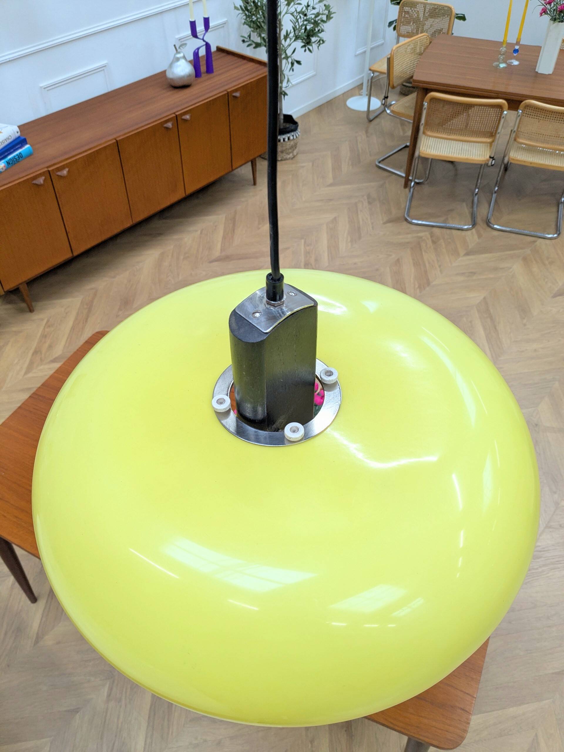 Vintage yellow suspension