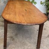 Table en chêne sculpté