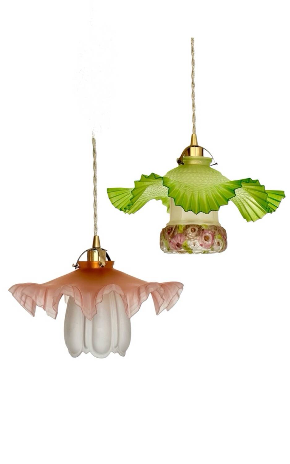 Paire de suspensions en opaline plissée et tulipes à motifs Art déco