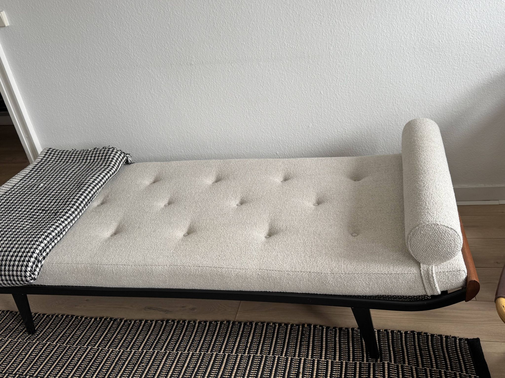 Cleapatra daybed by Cordemeijer for Auping. 1953. New upholstery.