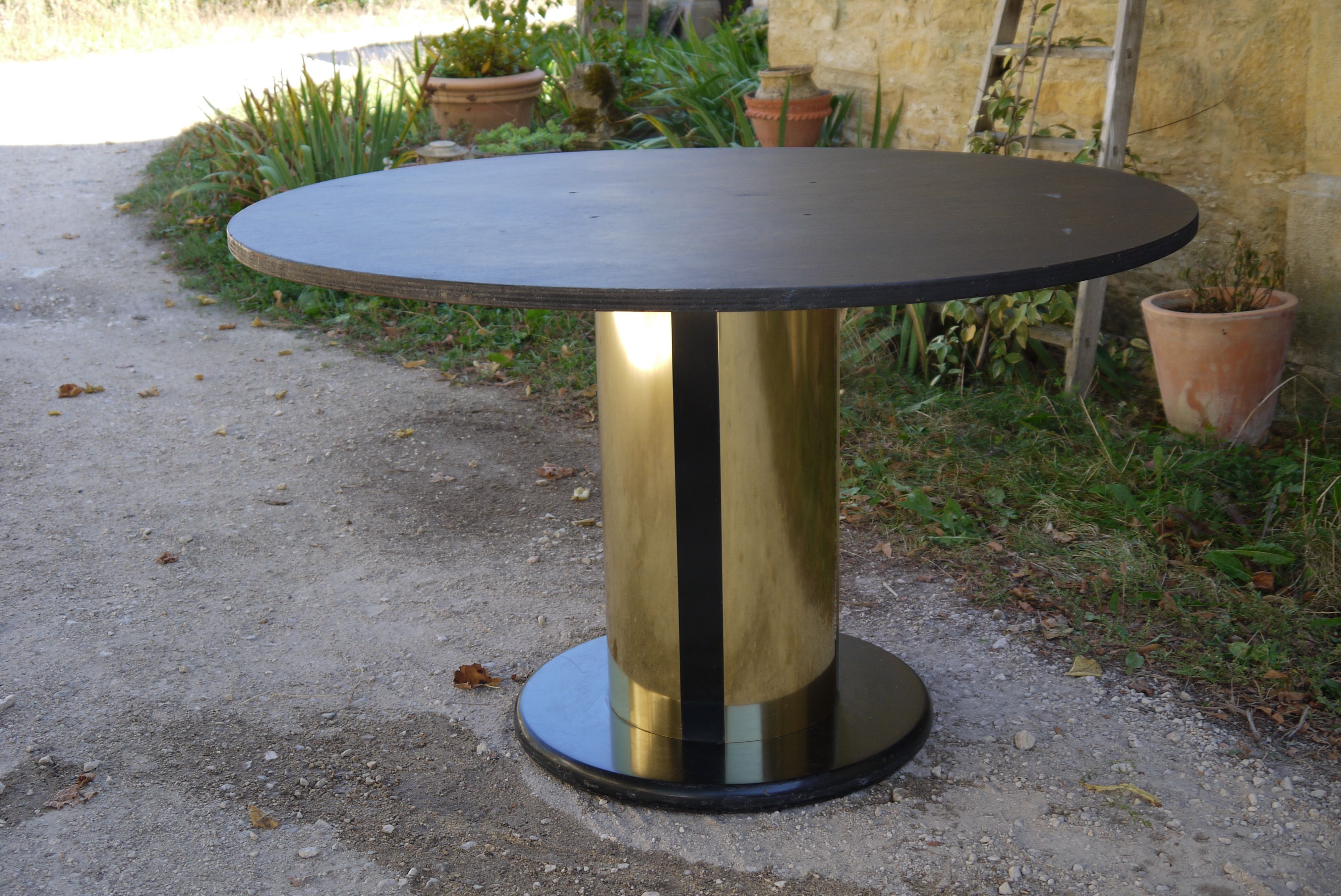 Central table leg gilded and black
