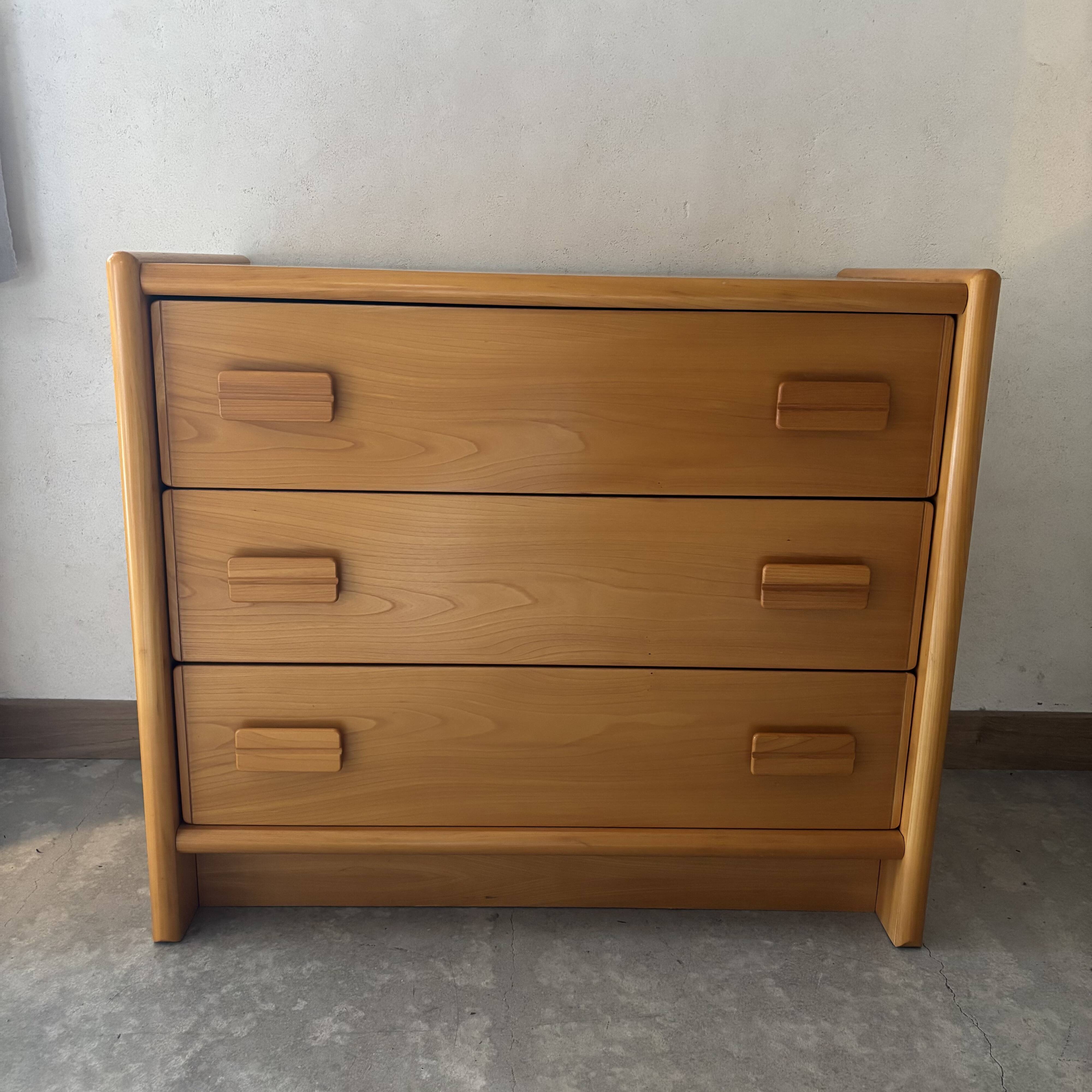 Gautier chest of drawers in wood.