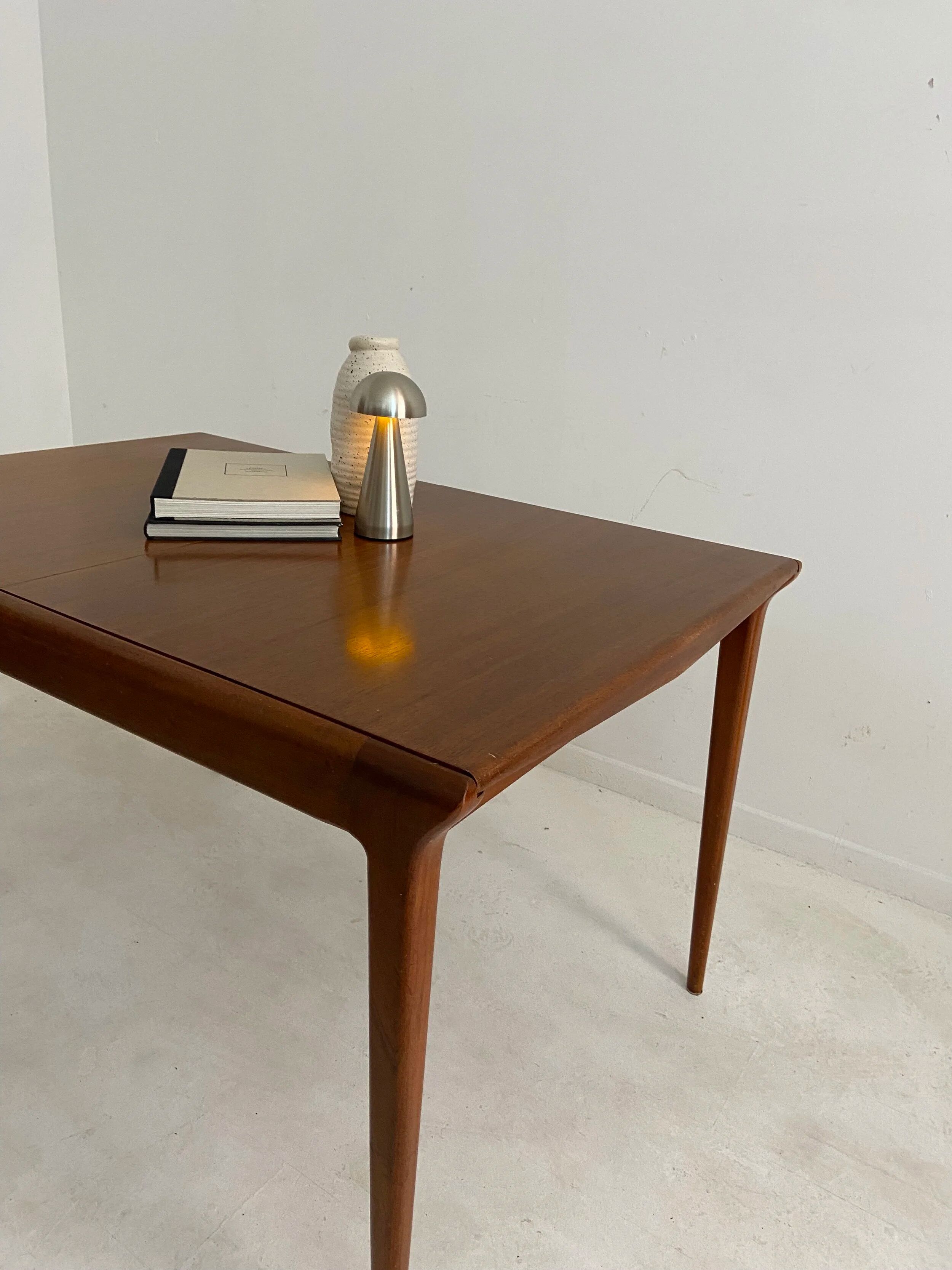 Table vintage McIntosh scandinave en teck – années 60