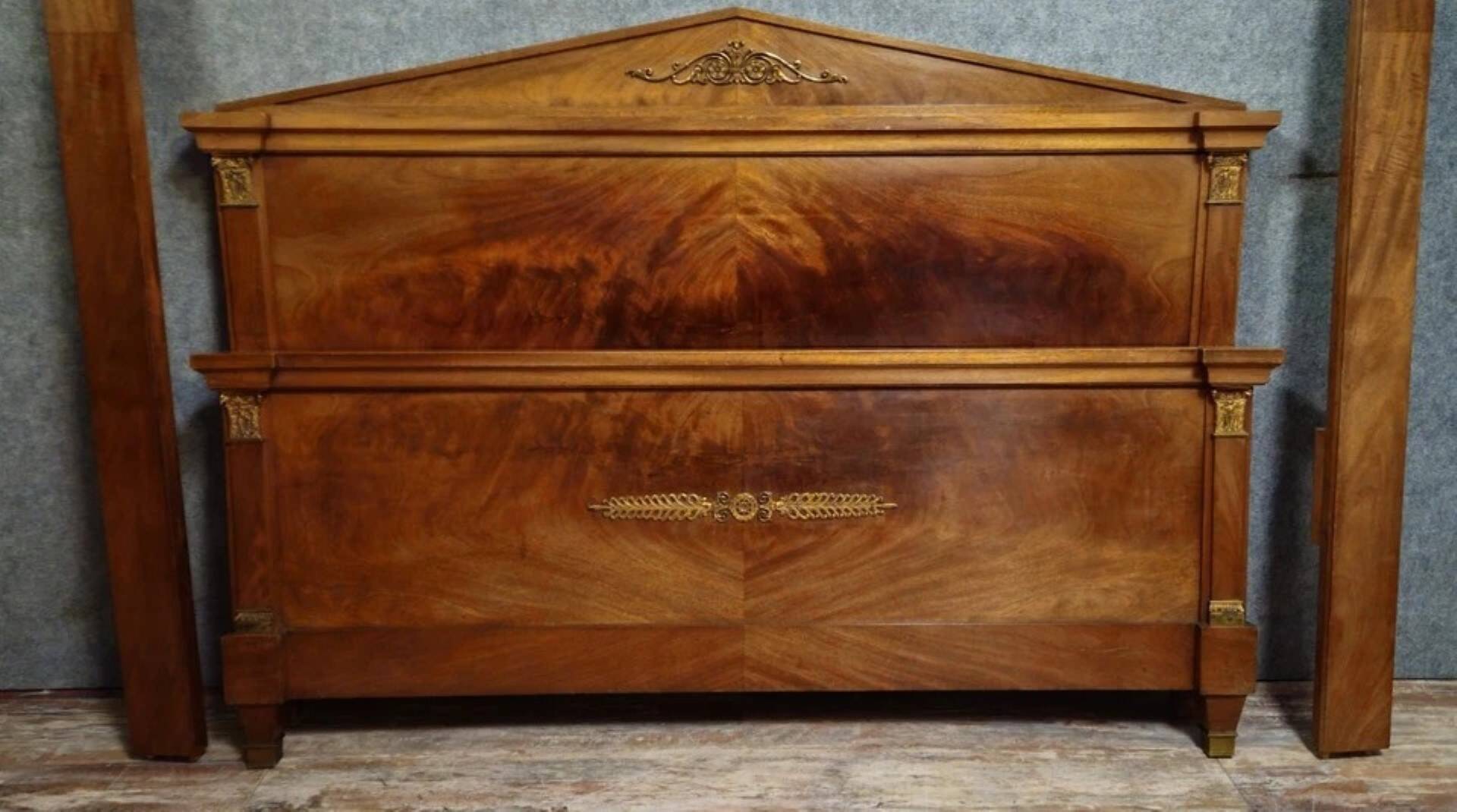 Antique grand lit in flame mahogany – Empire / Restoration / 20th century style