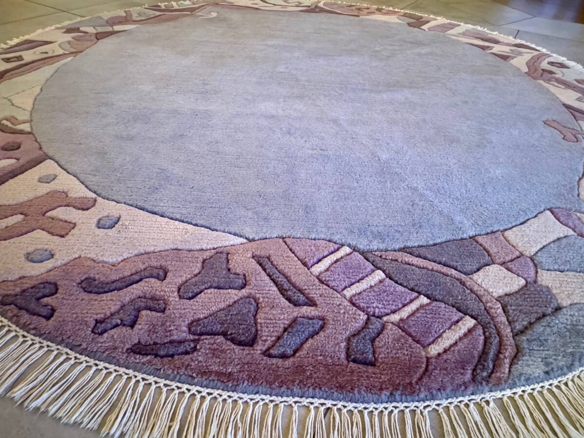 Round Nepalese rug diameter: 200 cm