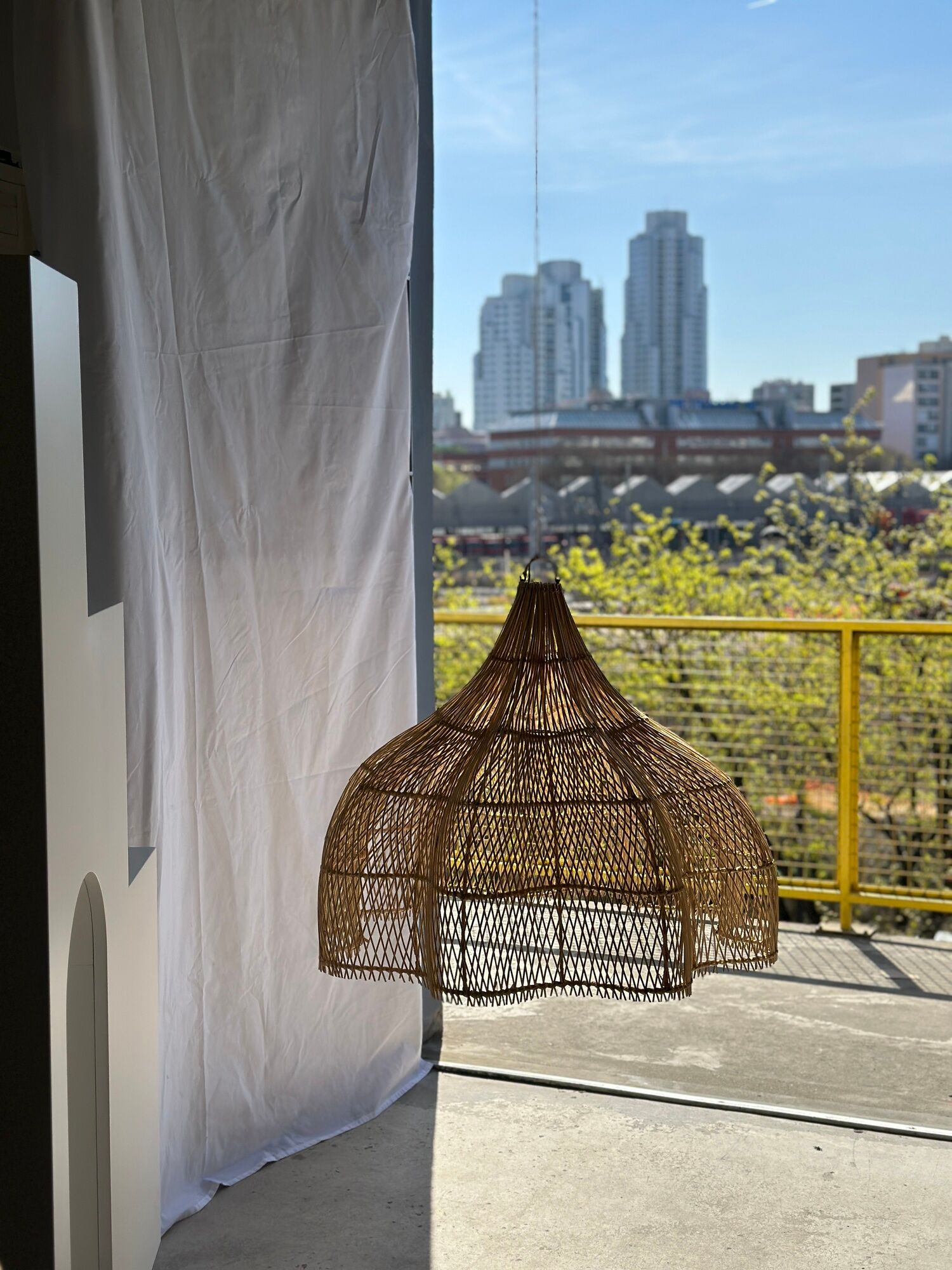 Rattan pendant lamp in the shape of a flower